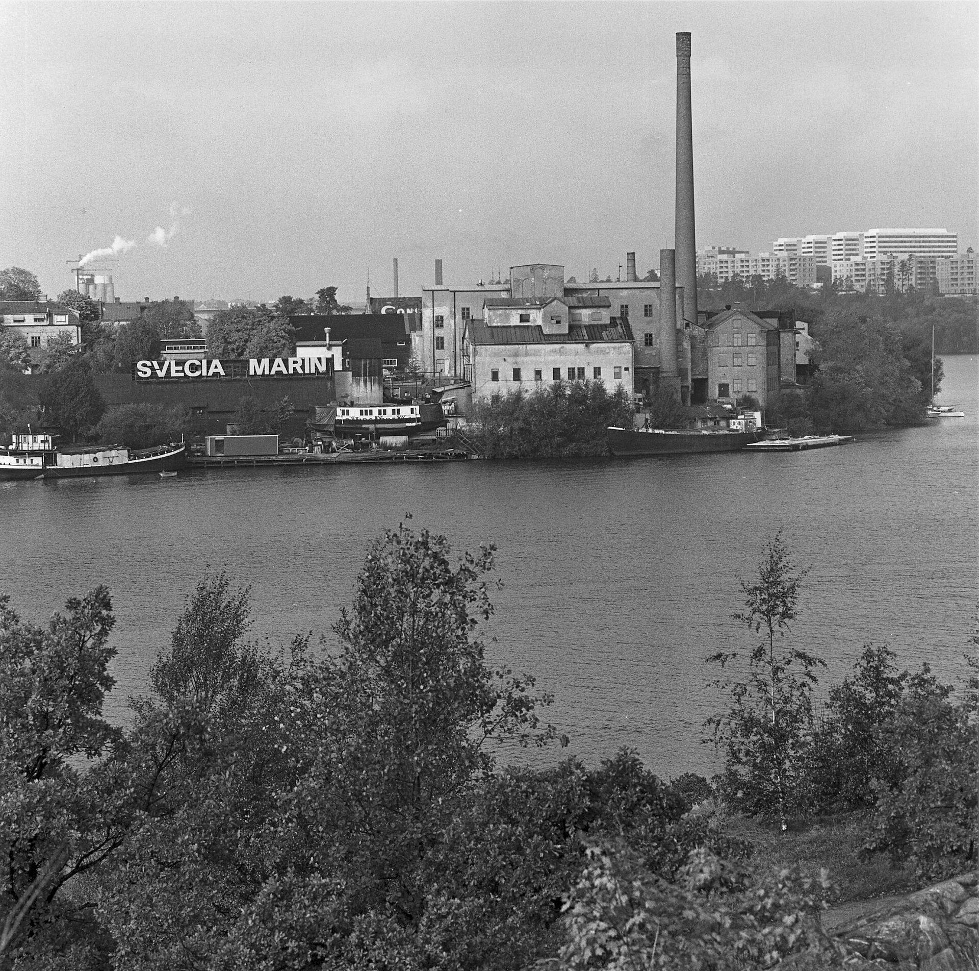 Traneberg 1:6/Stg 2984. f.d. Stockholms Benmjölsfabrik AB, Traneberg (idag plats för bostadsområdet Minneberg). Vy över fastigheten från öster.