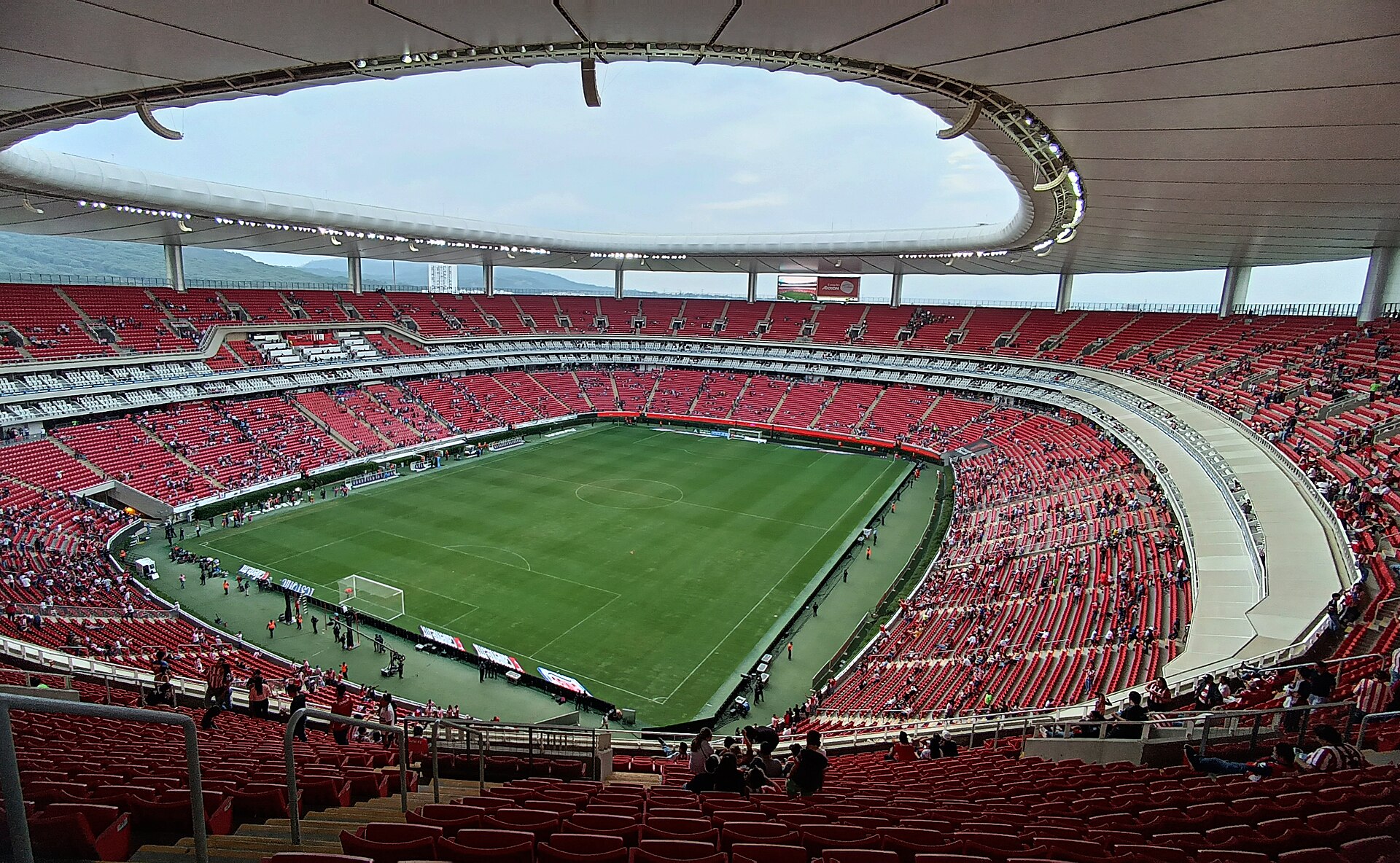 Cabecera sur del lado derecho del Estadio Akron después de un partido el 2 de julio de 2022 entre el Guadalajara y Bravos de Juárez