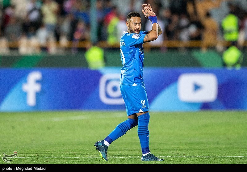 گاره‌ای از نیمار جونیور در لباس تیم الهلال عربستان، مهر ۱۴۰۲ در تهران