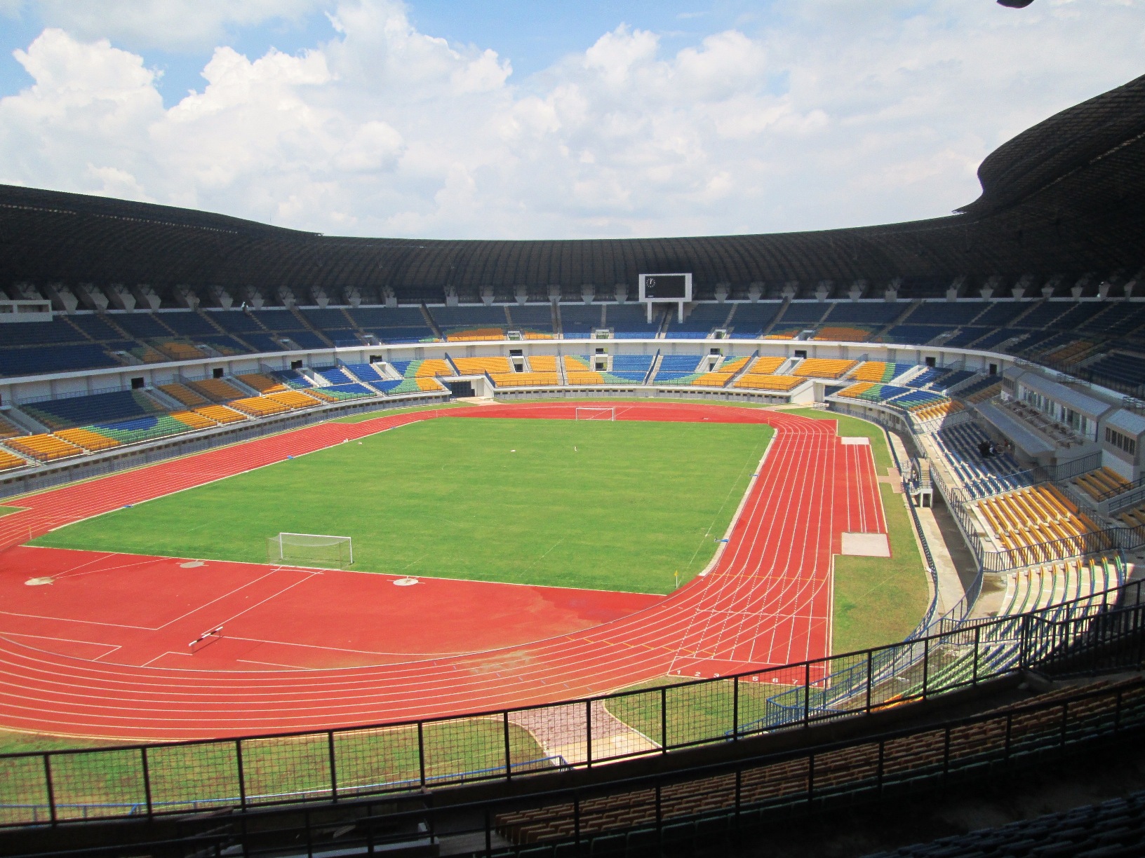 Foto dari tribun utara