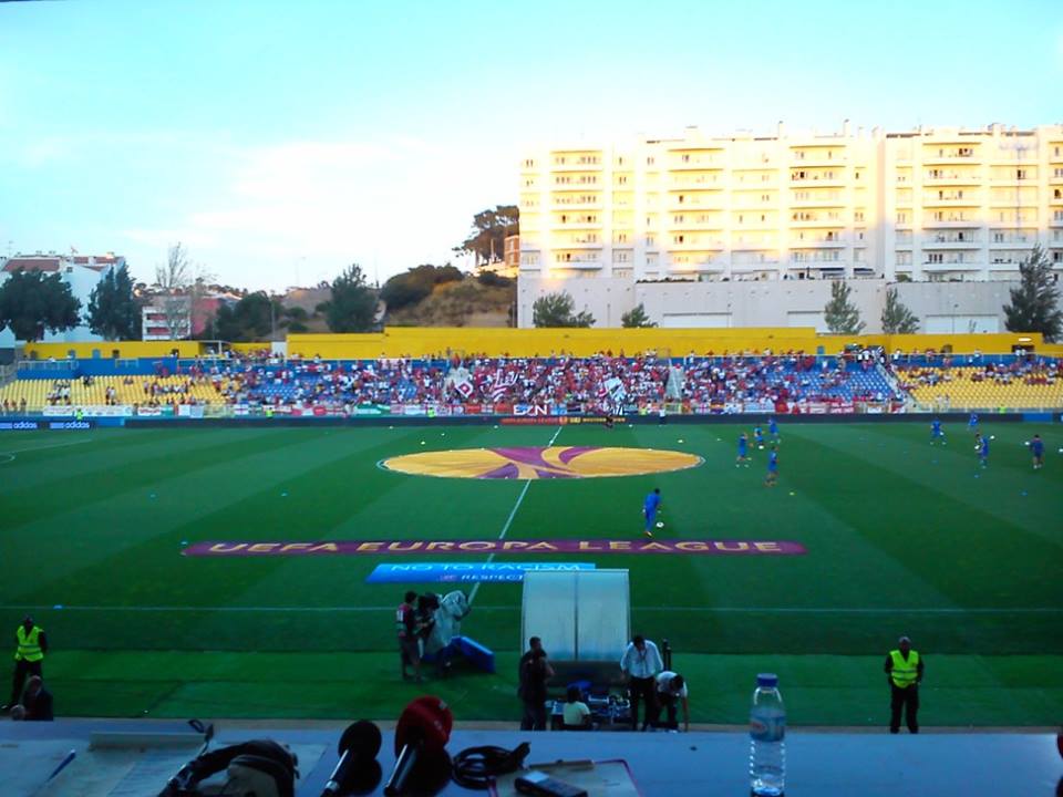Partido de Europa League disputado entre el Estoril y el Sevilla FC
