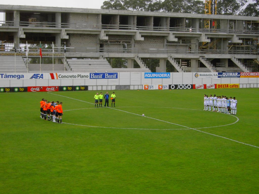 Image of en:Estádio Eng. Rui Alves ( en:Funchal , en:Portugal ). View of the back straight during the en:Portuguese Liga match versus en:Associação Académica de Coimbra - O.A.F.