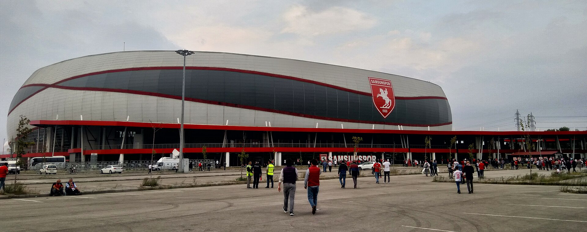 Ekim 2019 itibarıyla Samsun 19 Mayıs Stadyumu'nun güneybatı cephesinden görünümü.