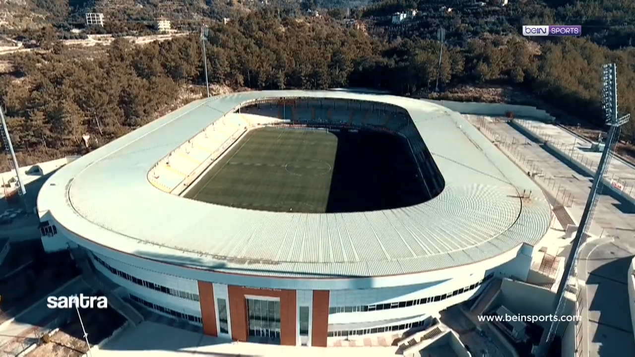 Bahçeşehir Okulları Stadyumu; Dış manzara — 2021-22 Süper Lig-Sezon Öncesi: „İlk santraya 24 saatten az süre kaldı!“ beIN-Sports-Reklamı, Ağustos 2021.