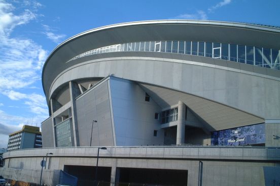神戸ウィングスタジアム外観。2002年8月10日、投稿者により撮影。
