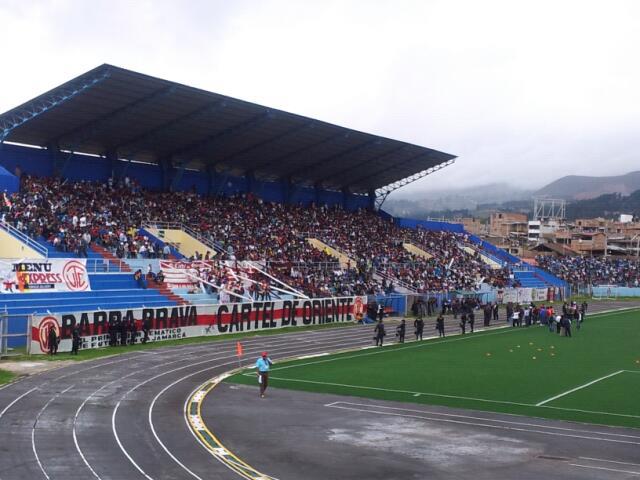 es un estadio de fútbol del Perú