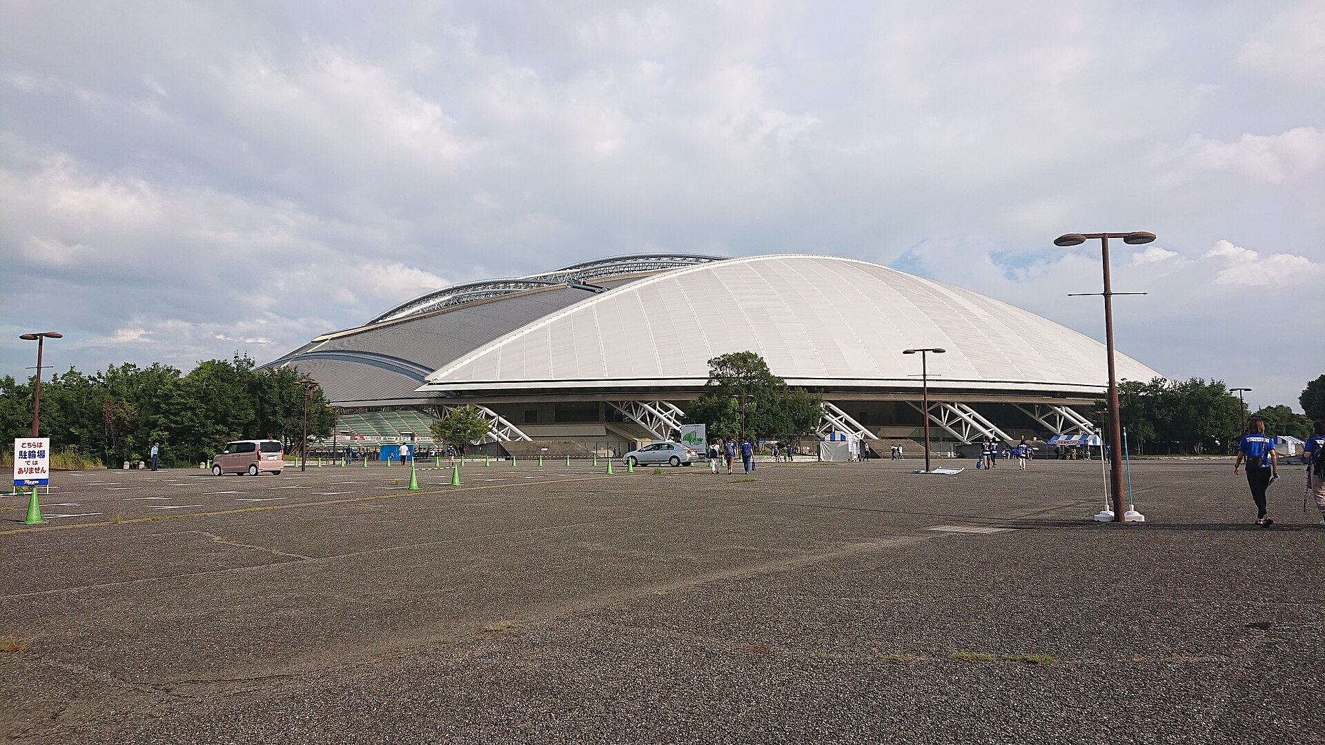 ​スタジアムを北西から望む
