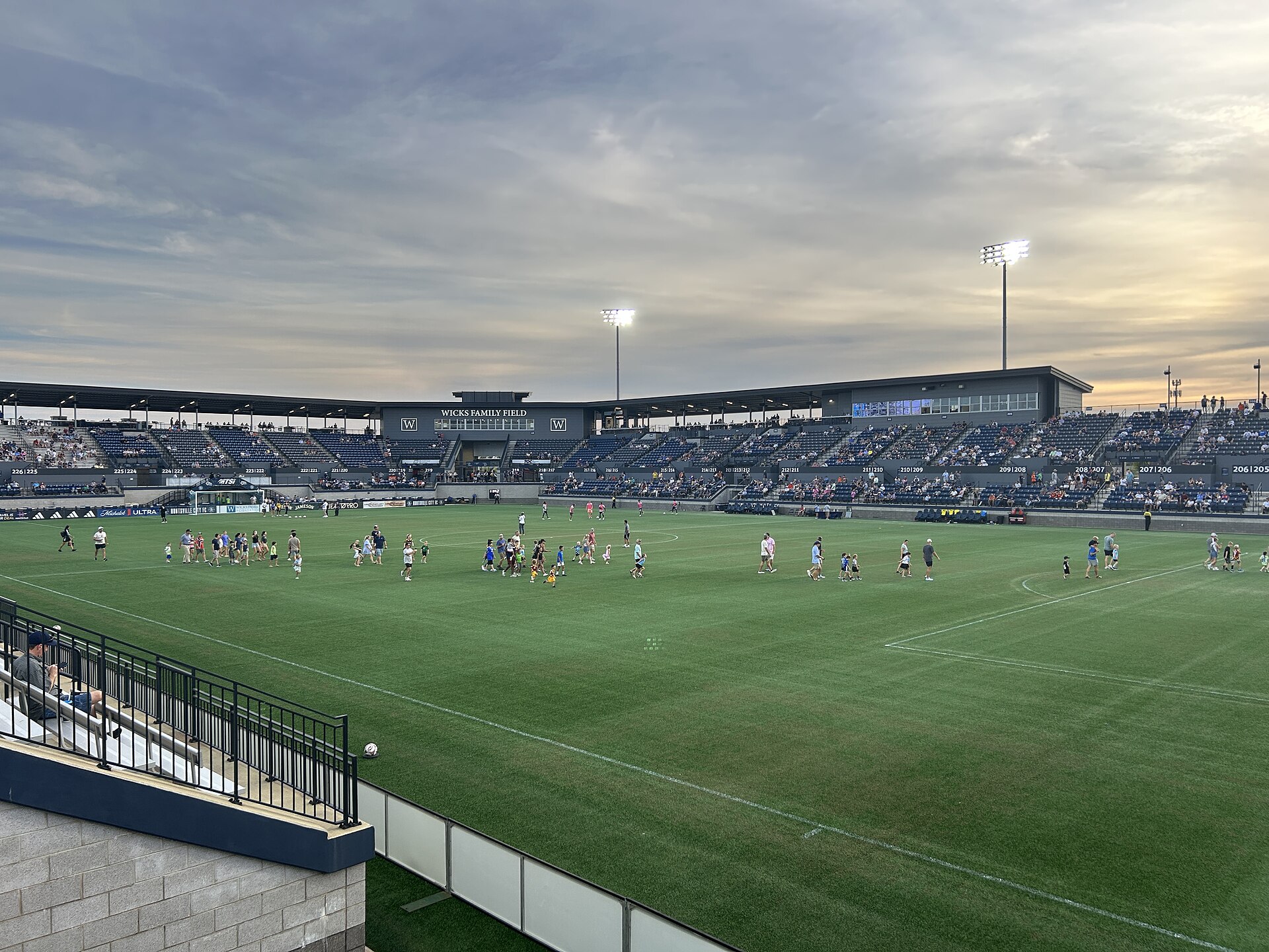 Joe W. Davis Stadium, Huntsville, United States