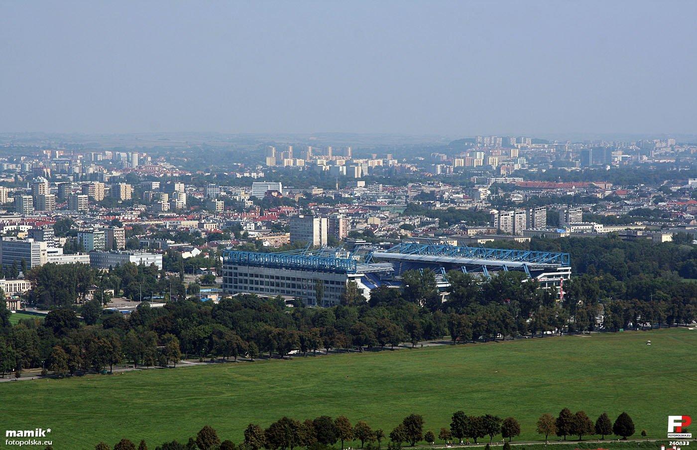 Widok z Kopca Kościuszki, na pierwszym planie Błonia, w centrum stadion Wisły