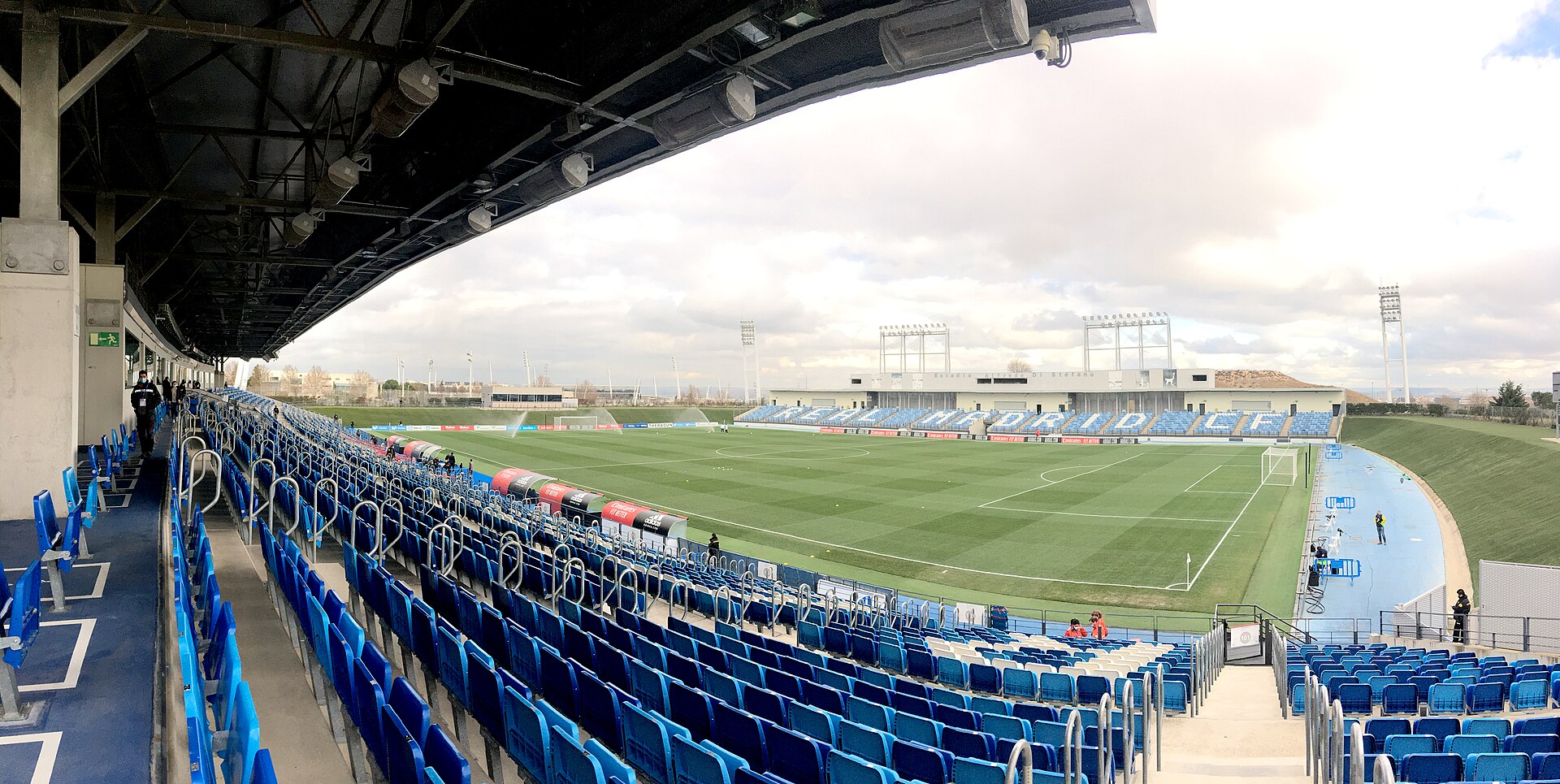 Estadio Alfredo Di Stéfano el 22 de diciembre de 2021, antes del partido entre el Real Madrid y el Sporting Club de Huelva de la Primera División Femenina.