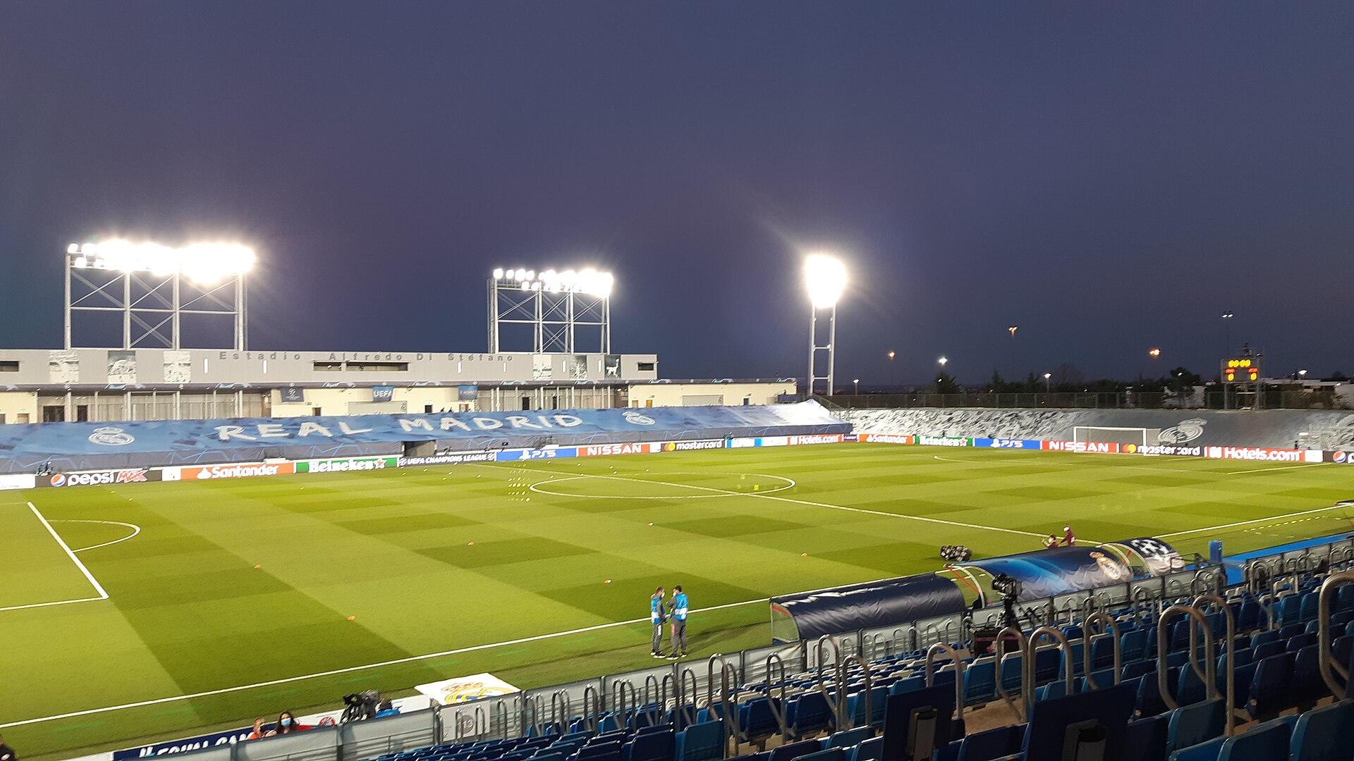 Estadio Alfredo Di Stéfano en Valdebebas, la ciudad deportiva del Real Madrid, durante un partido de Champions League