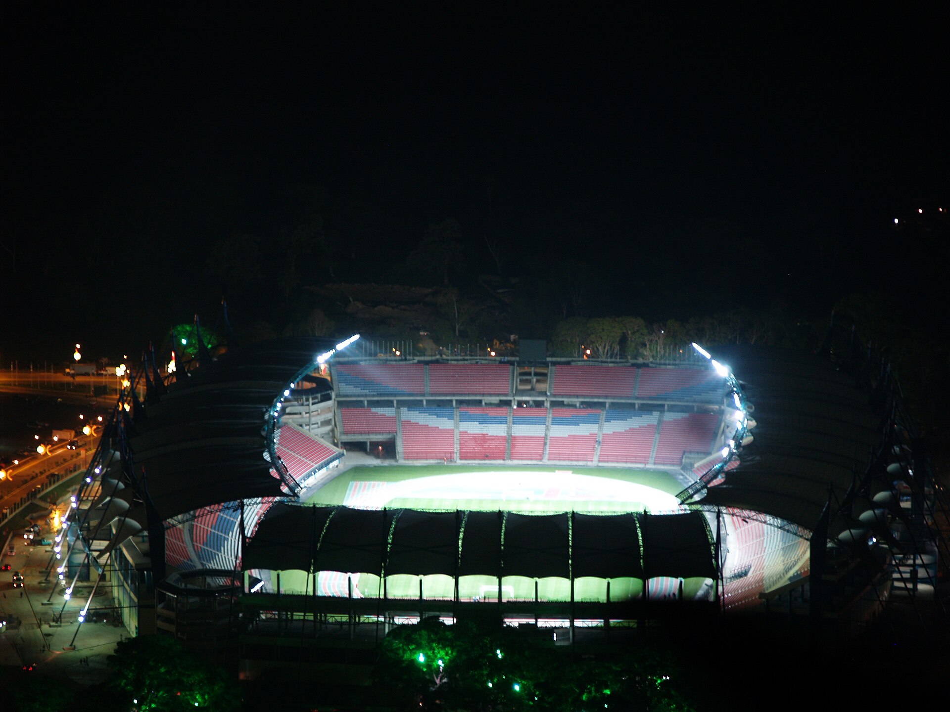 Como ya se me hizo costumbre, retrto con mi cámara al gran Coloso que albergará al siguiente día el primer partido de la Copa América Venezuela 2007 entre las selecciones de Uruguay y Perú. Capturada desde el mirador de la Venezuela de Antier a unos 5 minutos de la ciudad de Mérida, vale acotar que