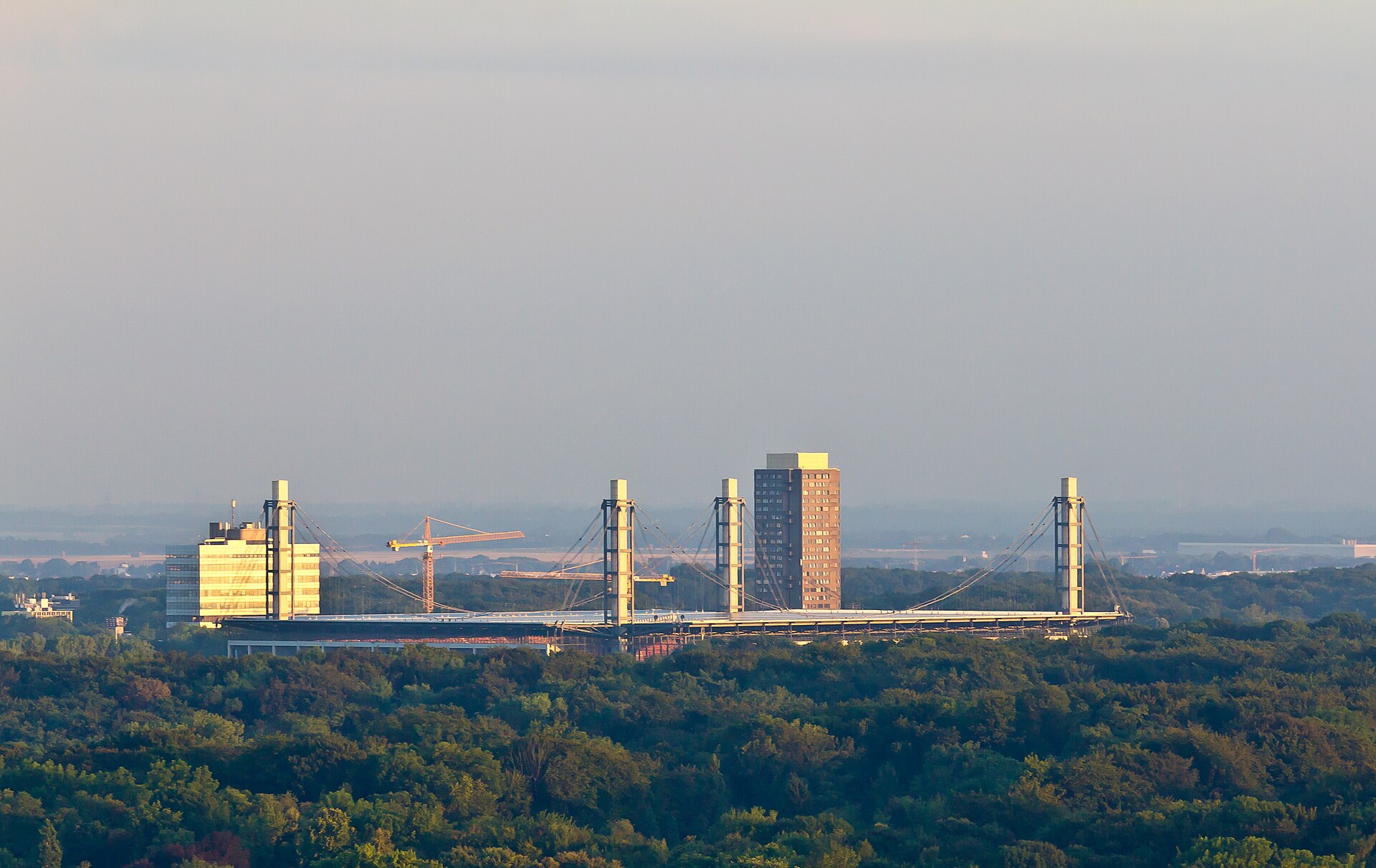 Ballonfahrt über Köln - RheinEnergie-Stadion und Wohnheim der Sporthochschule