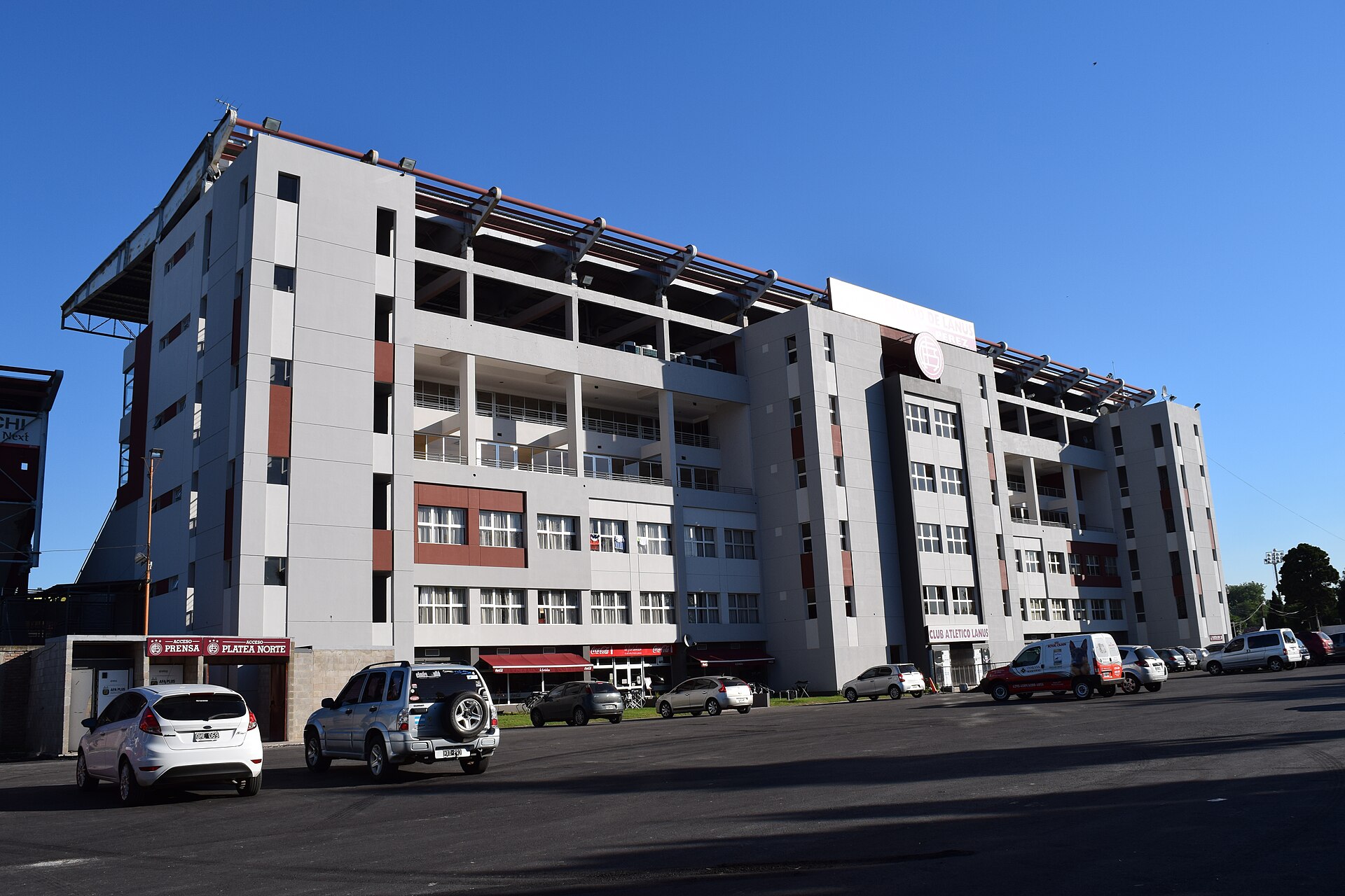 Fachada completa del Estadio Ciudad de Lanús - Néstor Díaz Pérez , luego de las reformas finalizadas en el año 2014.