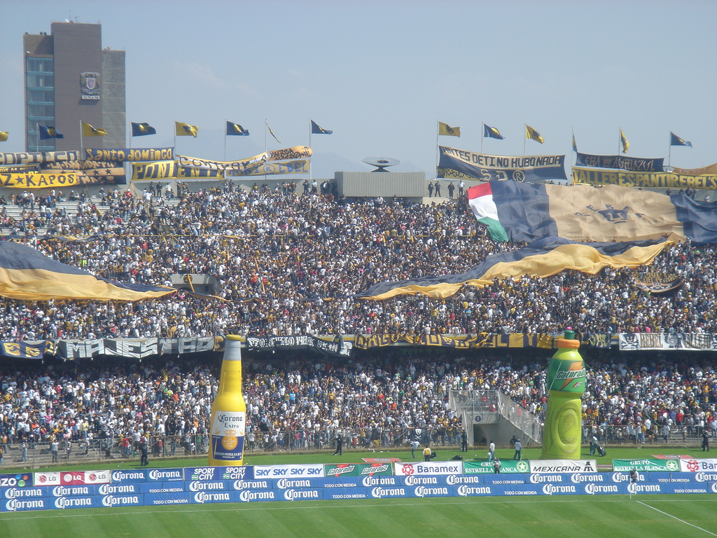 Afición Puma en CU