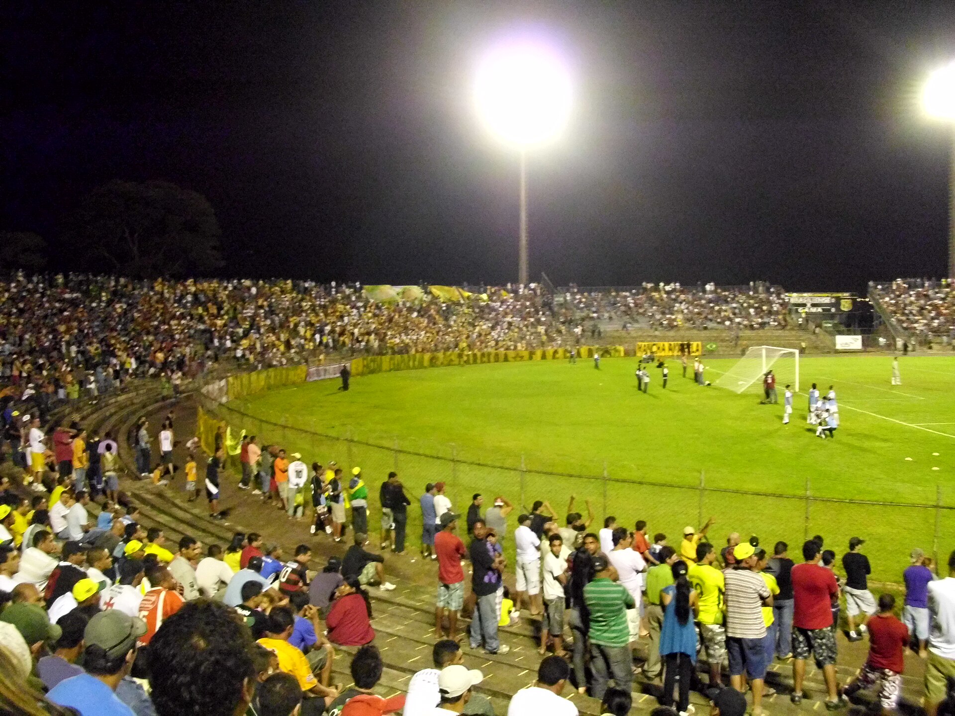 The Brasiliense FC supporters, in the Boca do Jacaré Stadium