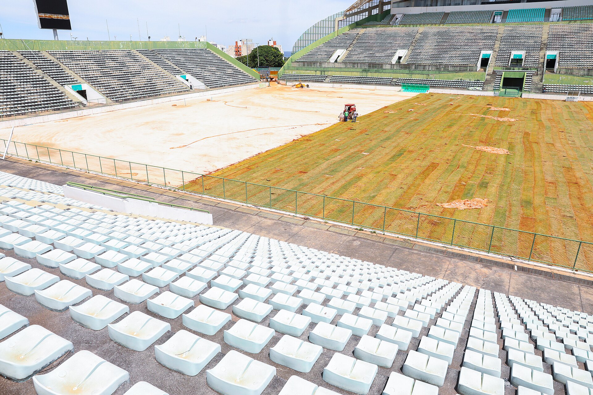Os primeiros reparos dos gradis foram feitos nesta semana. Serviços integram a segunda etapa da obra, que tem investimento total de R$ 1,7 milhão. Foto: Paulo H Carvalho/Agência Brasília.