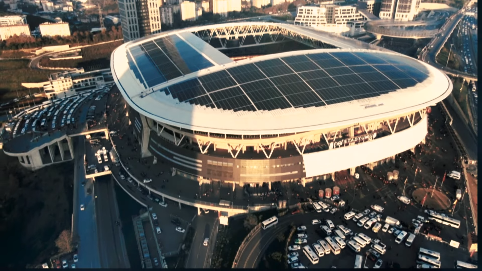 Ali Sami Yen Spor Kompleksi Nef Stadyumu; Dış manzara — 2021-22 Süper Lig Sezonu: „Süper derbi, beIN SPORTS'ta böyle yaşandı! #GSvFB“ beIN-Sports-Videosu, Kasım 2021.