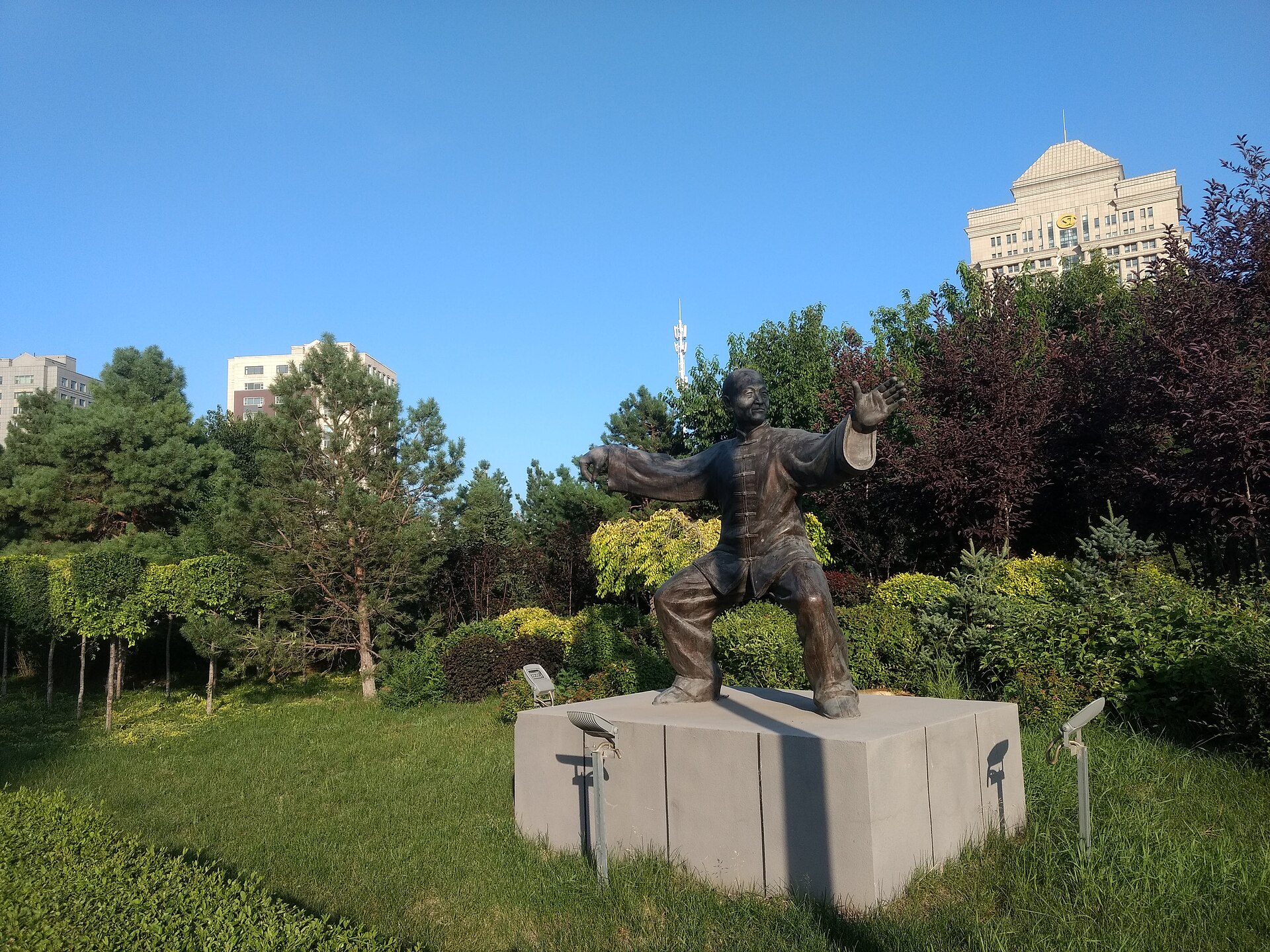 Estàtua a l'estadi de Changchun.