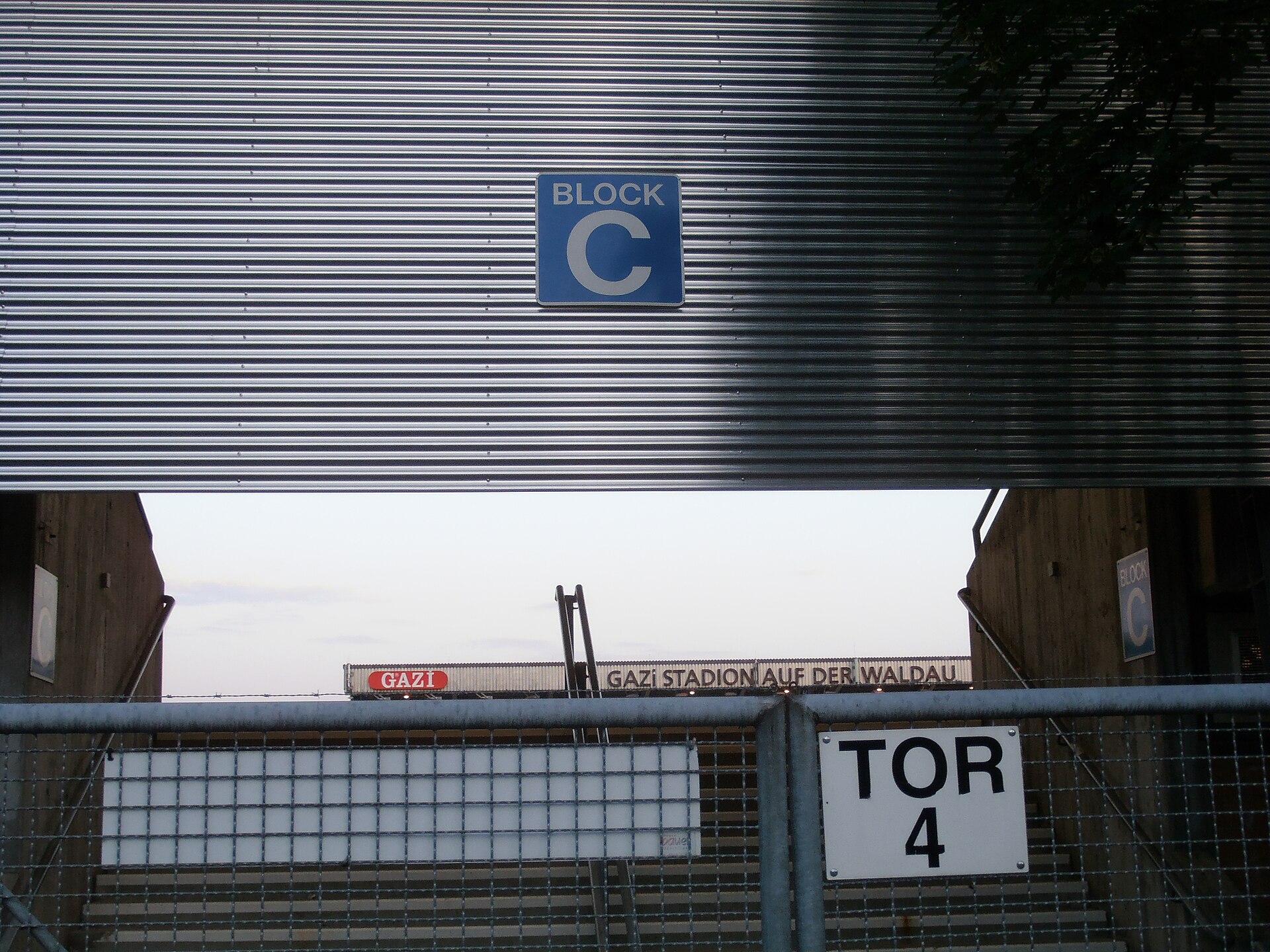 Gazi-Stadion an der Waldau