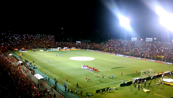 ESTÁDIO DA ILHA DO RETIRO LOTADA.