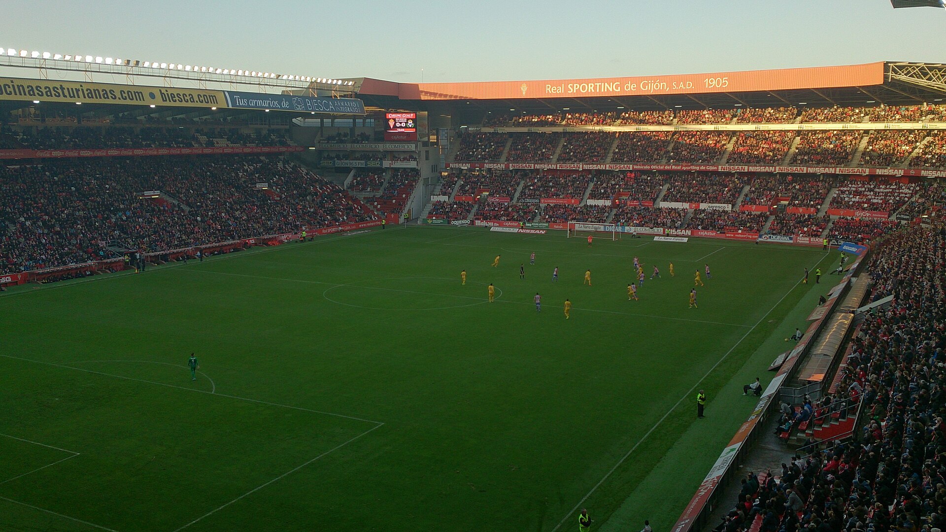 Estadio El Molinón durante el Sporting-Alcorcón de diciembre de 2014