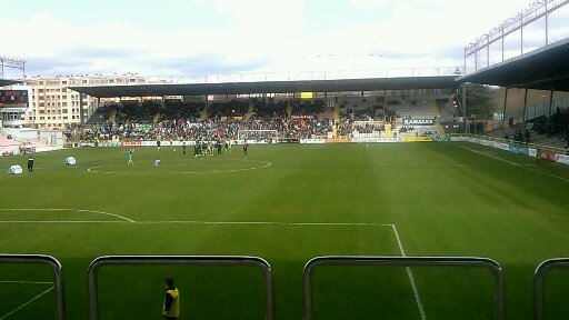 Foto del Estadio Municipal de El Plantío, del partido que enfrentó al Burgos CF y al Racing de Santander, tomada desde el Fondo Sur, mostrando el Fondo Norte