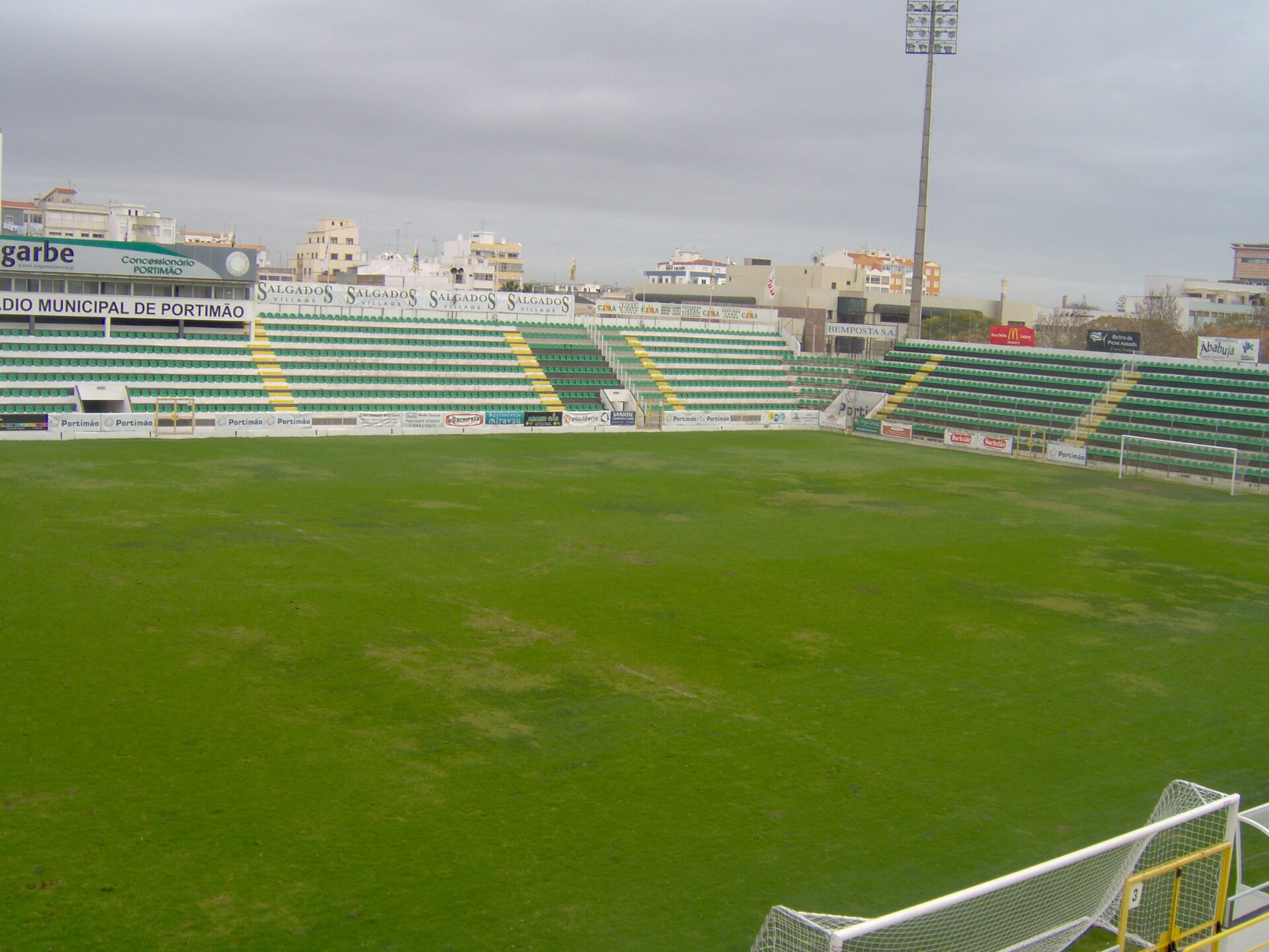 Estádio Municipal de Portimão visto do interior