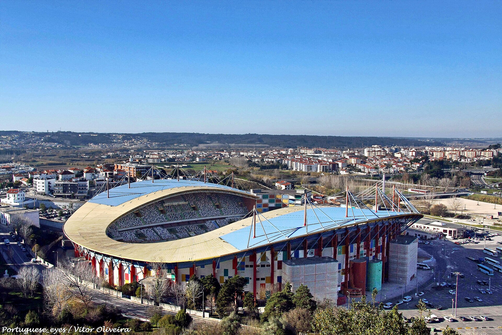 O Estádio Dr. Magalhães Pessoa é um estádio construído em 2003 para a realização do Euro 2004, que foi projectado pelo arquitecto Tomás Taveira. Actualmente os jogos da União de Leiria são realizados neste estádio. Em 2004 recebeu uma prova de atletismo onde esteve presente Francis Obikwelu. Foi o ú