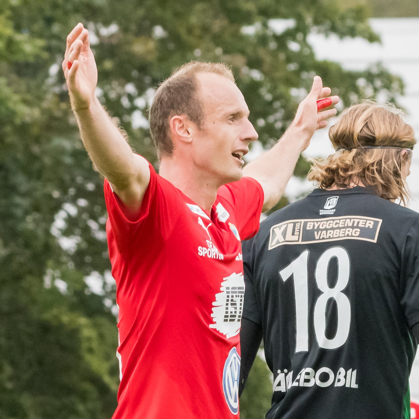 Anfallaren Dragan Kapcevic firar sitt mål för Östers IF mot Varbergs BoIS på Påskbergsvallen 5/8 2017.