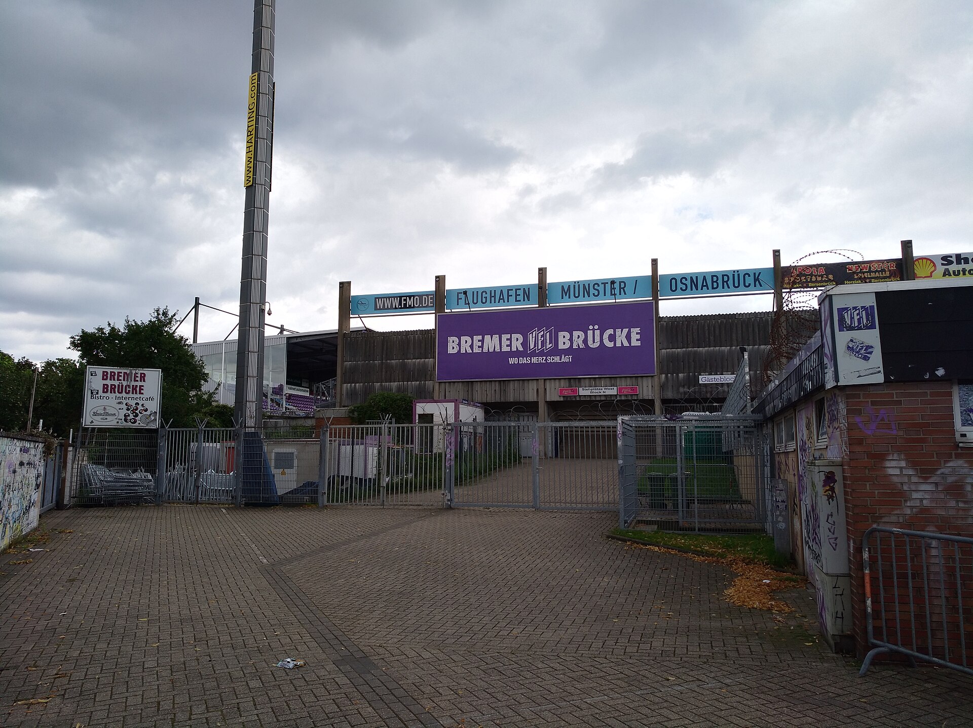 Eingang zum Gästeblock des Stadions an der Bremer Brücke in Osnabrück.