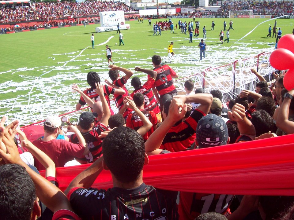 Torcida do Dragão no estadio Antonio Accioly