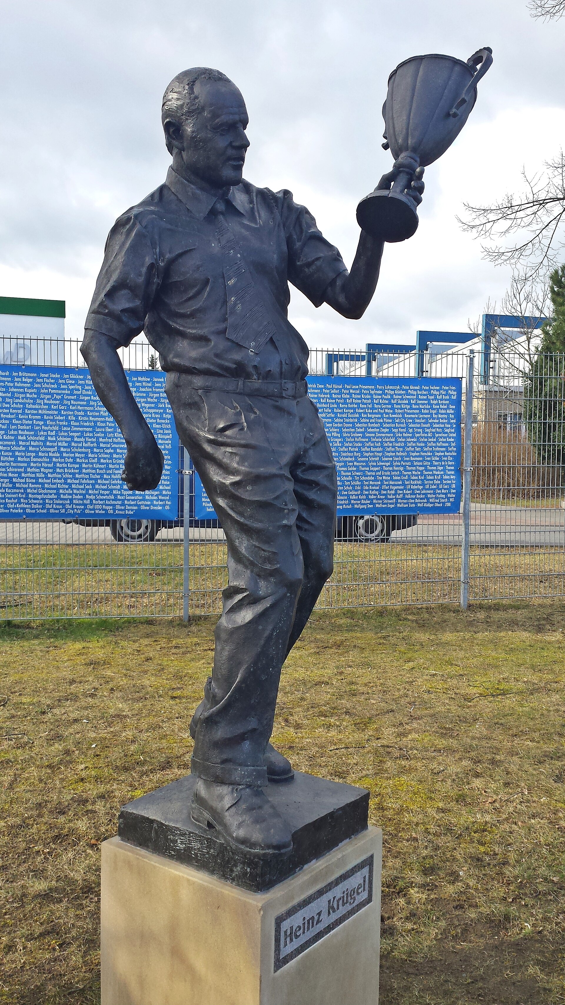 Denkmal für Heinz Krügel an der MDCC-Arena
