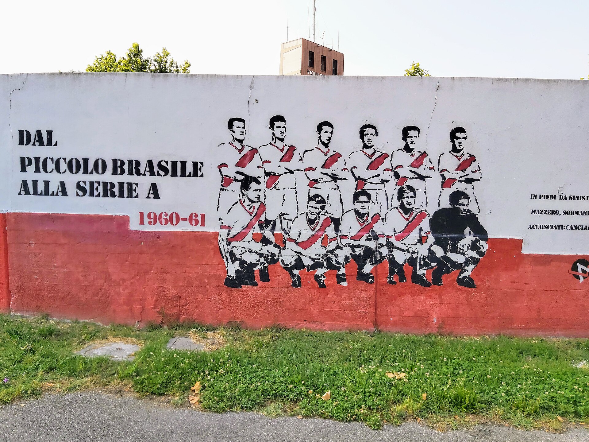 From little Brazil to Serie A", murals near the Mantua stadium produced by the students of the "Giulio Romano" art school. The mural represents the eleven footballers of the BC. Mantova in his first year in the Italian Serie A.