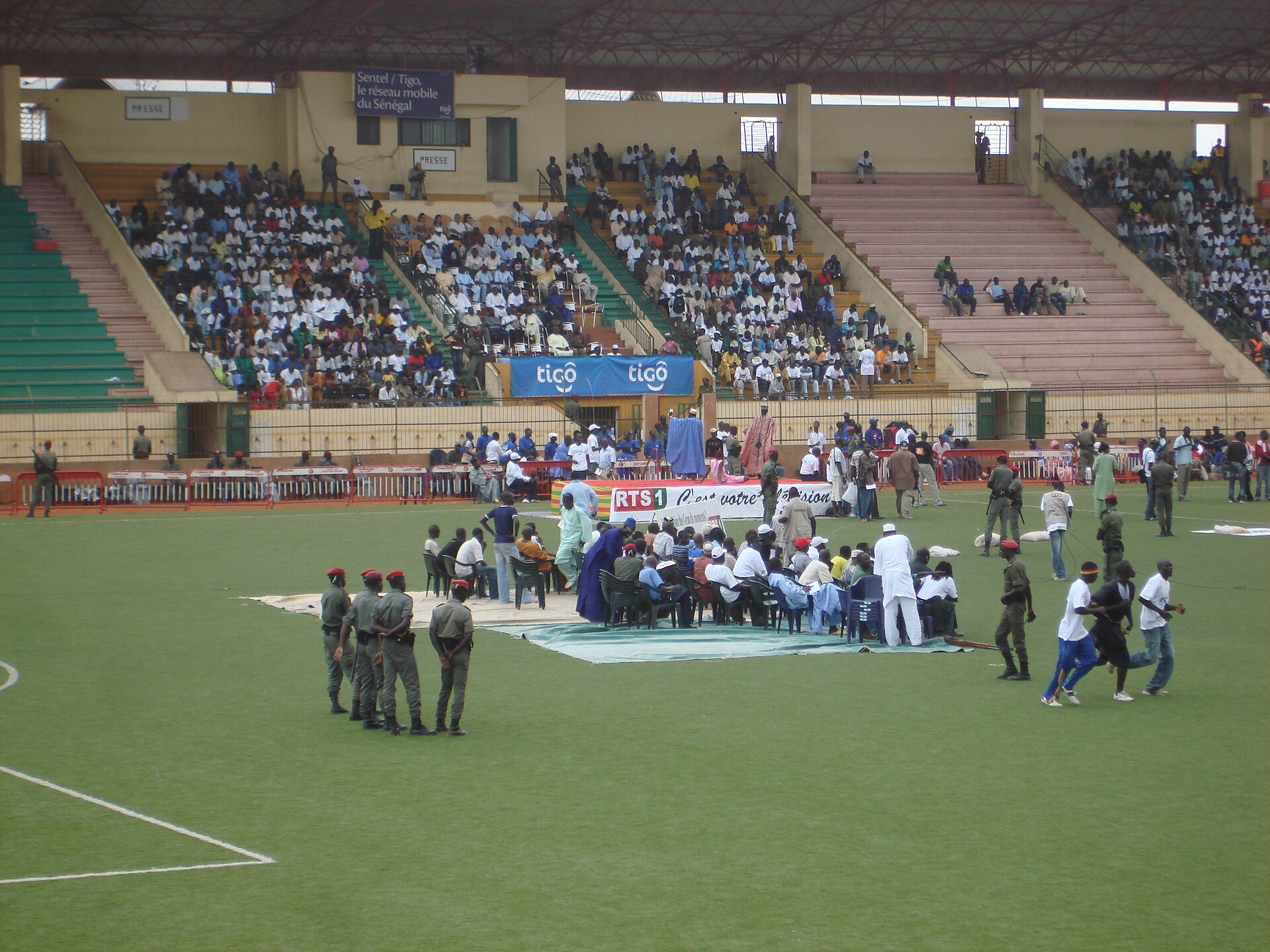 Les tribunes du stade Demba Diop à Dakar (Sénégal)