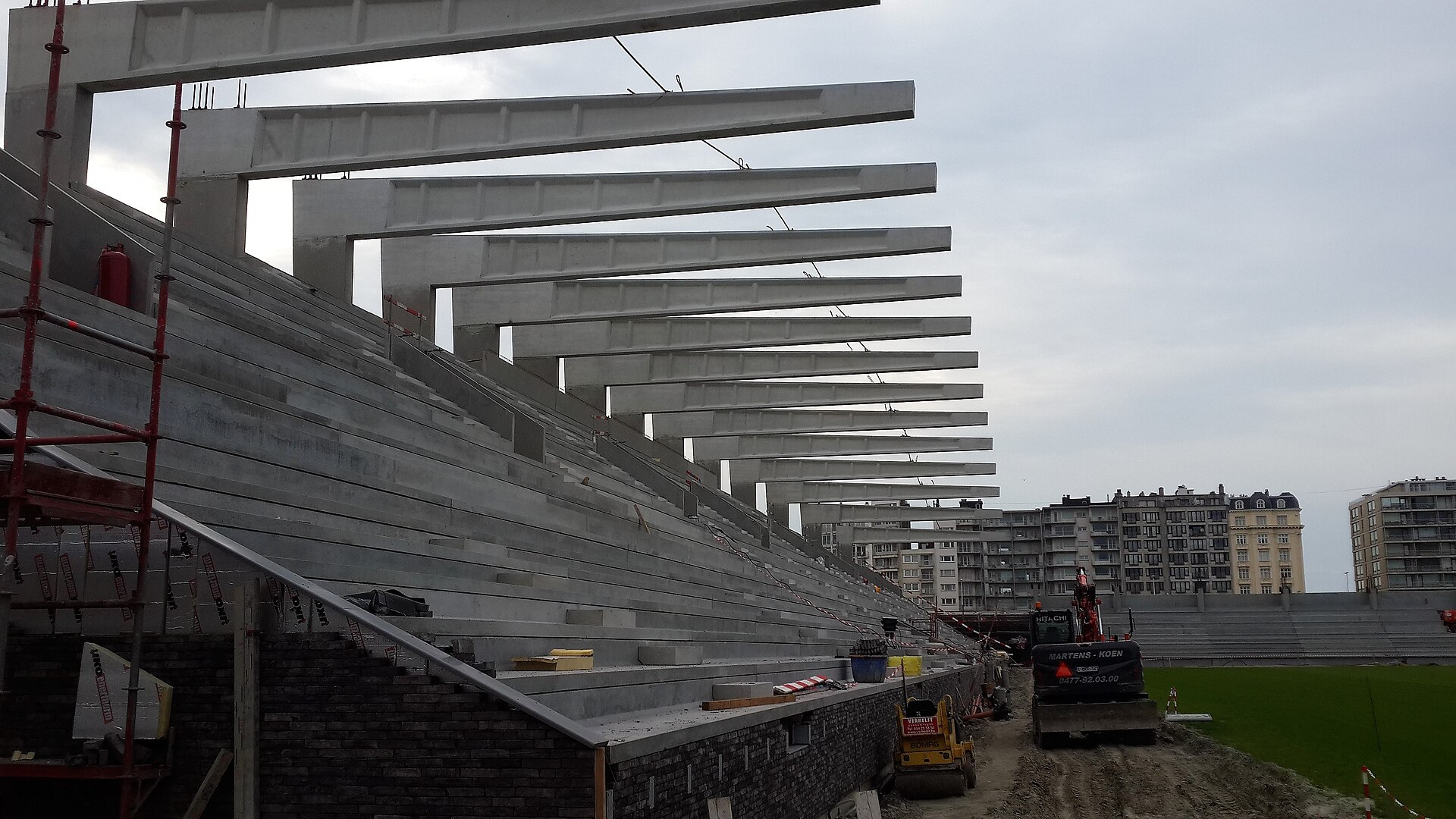 Versluys Arena (Mariakerke, Oostende) in opbouw
