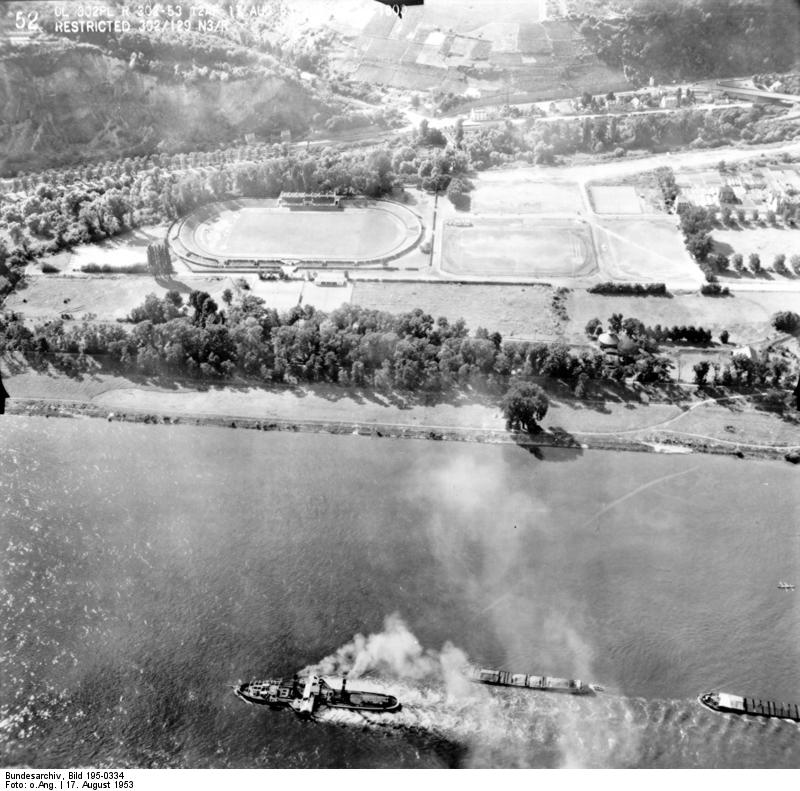 For documentary purposes the German Federal Archive often retained the original image captions , which may be erroneous, biased, obsolete or politically extreme . Rheinbefliegung der Alliierten 1953