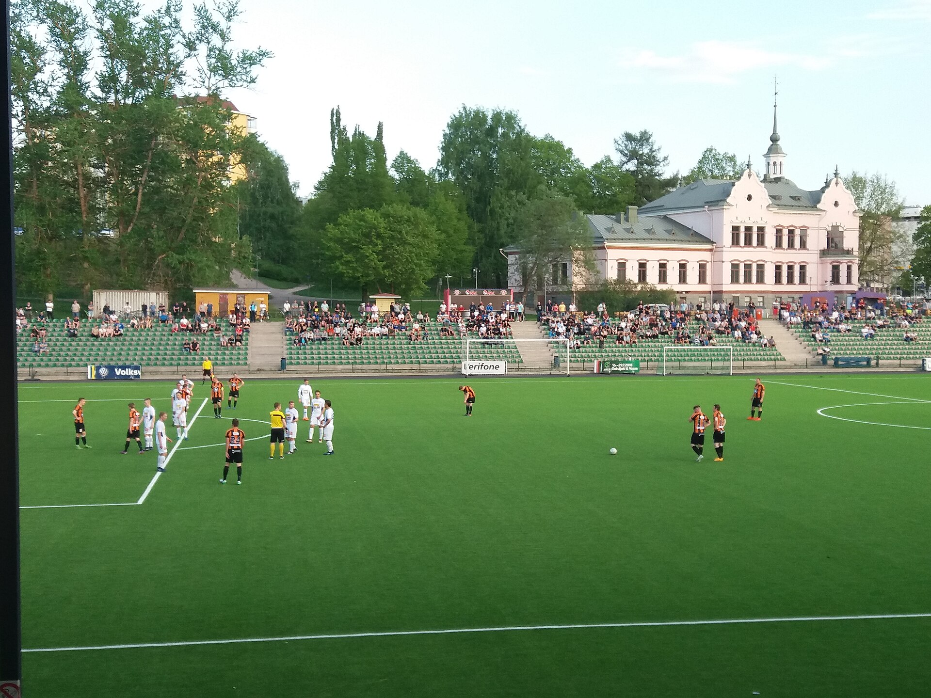 Jalkapallon paikallisottelu FC Kuusysi - Lahden Reipas Lahden kisapuistossa 16.5.2018. Kyseessä oli joukkueiden ensimmäinen kohtaaminen sarjaottelussa vuoden 1996 jälkeen. Reipas voitti ottelun 3-0.