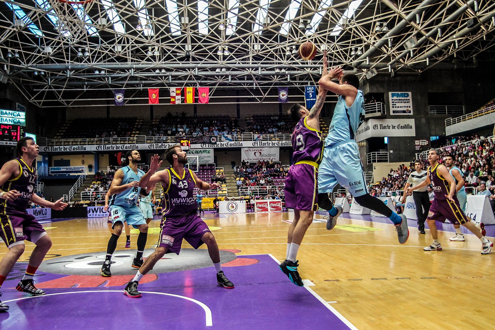 Partido entre C.B.Valladolid y C.B.Breogán en el polideportivo Pisuerga en Valladolid.