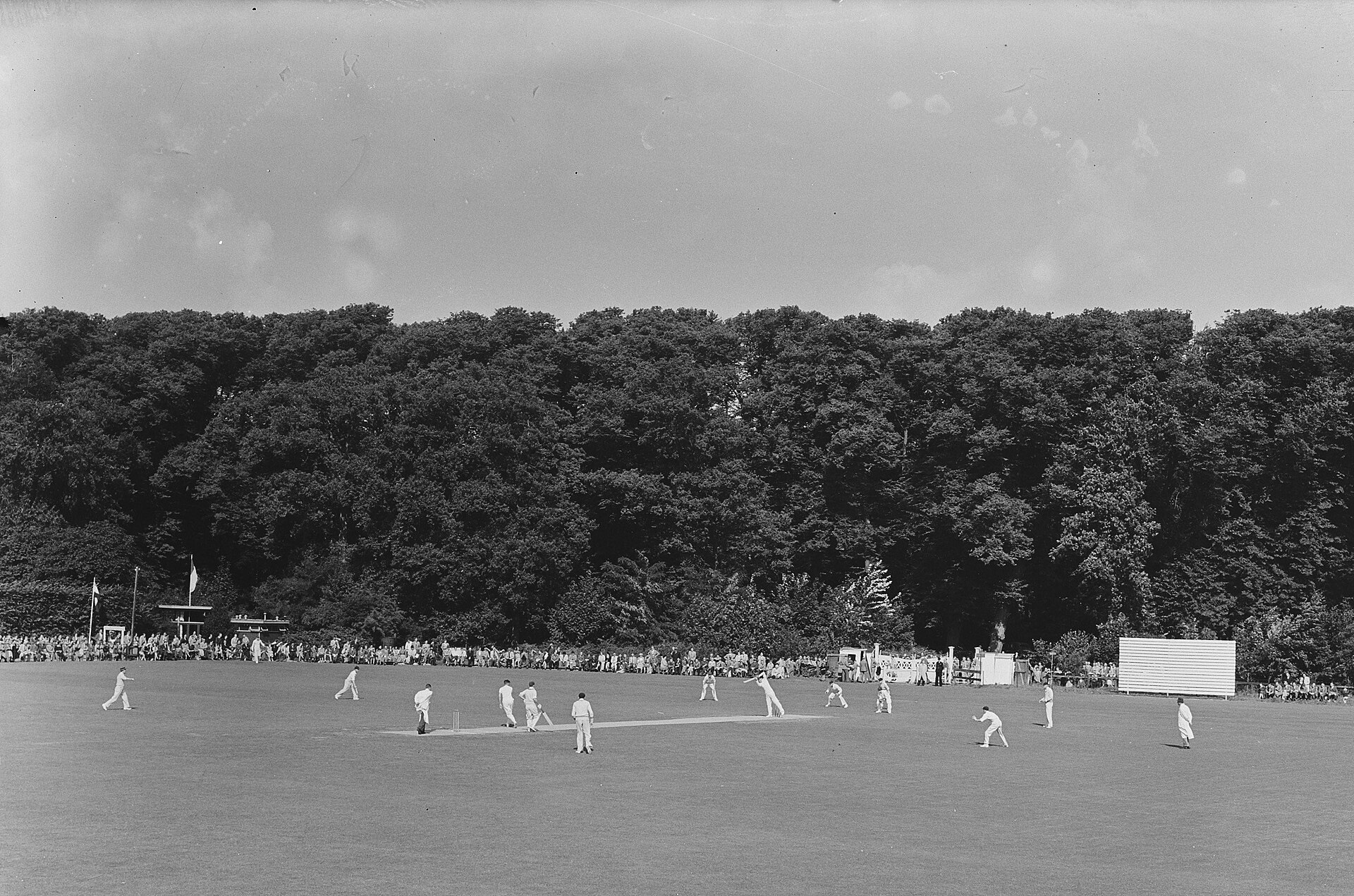 Collectie / Archief : Fotocollectie Anefo Reportage / Serie : [ onbekend ] Beschrijving : Cricket Nederland tegen Zuid-Afrika Datum : 16 september 1951 Locatie : Nederland, Zuid-Afrika Trefwoorden : CRICKET Fotograaf : Pot, Harry / Anefo Auteursrechthebbende : Nationaal Archief Materiaalsoort : Glas