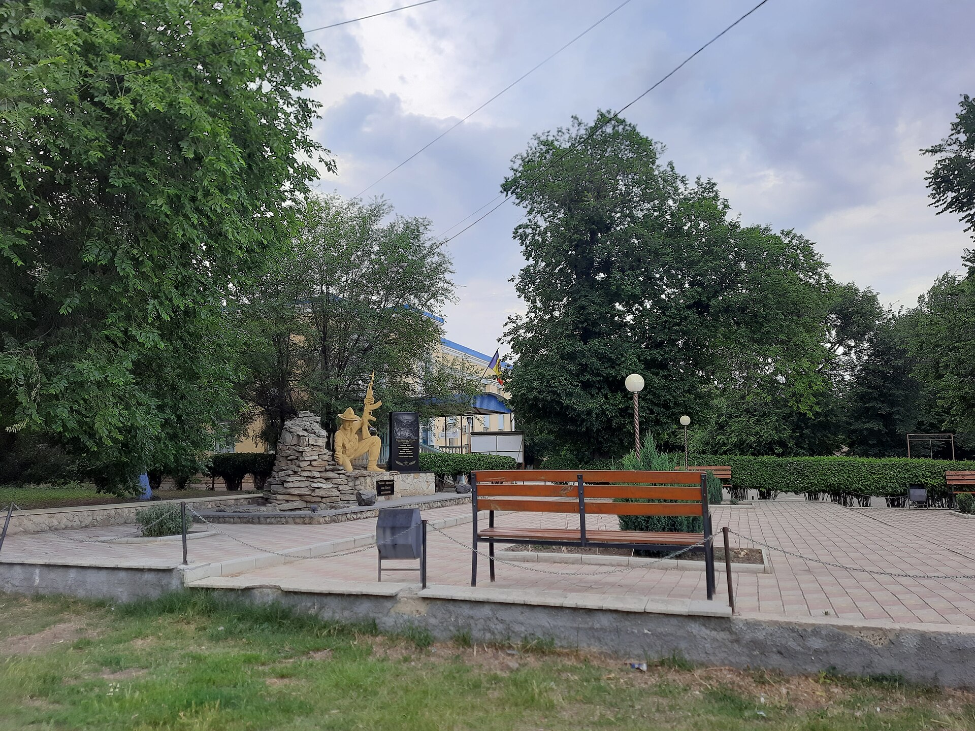 Memorial dedicat războiului sovietic din Afganistan, în satul Congaz, Găgăuzia.