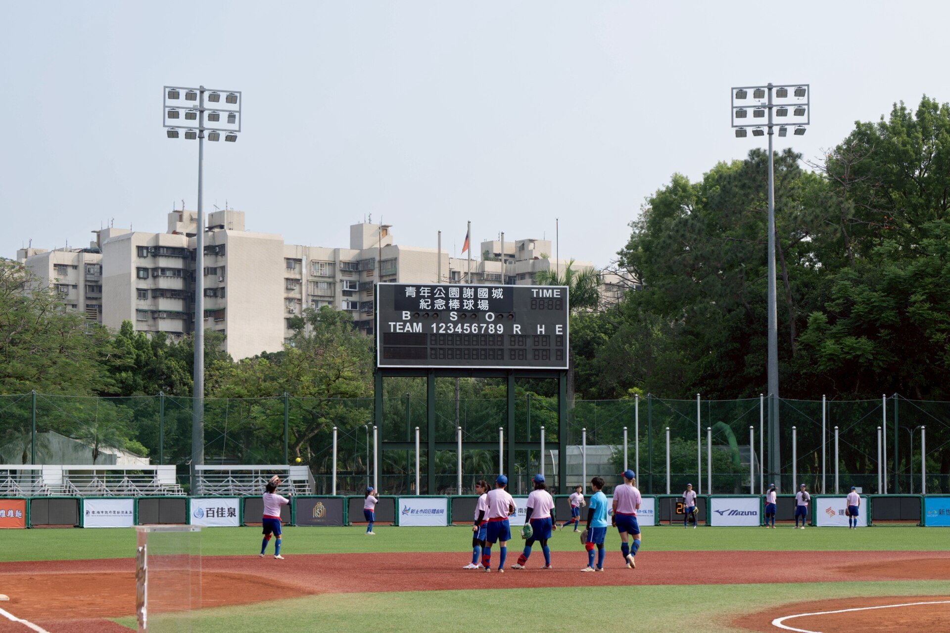 ​2026年4月11日，中華民國副總統蕭美琴出席「2026企業女子壘球聯賽開幕戰」。圖為比賽地點－青年公園謝國城紀念棒球場。 Official Photo by Lin Yen Ting / Office of the President