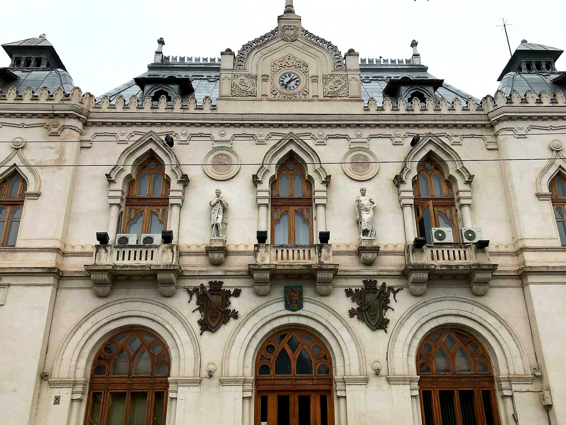 Built in 1904-1905 according to the plans of architect Ion Mincu, the building was inaugurated on April 27, 1906