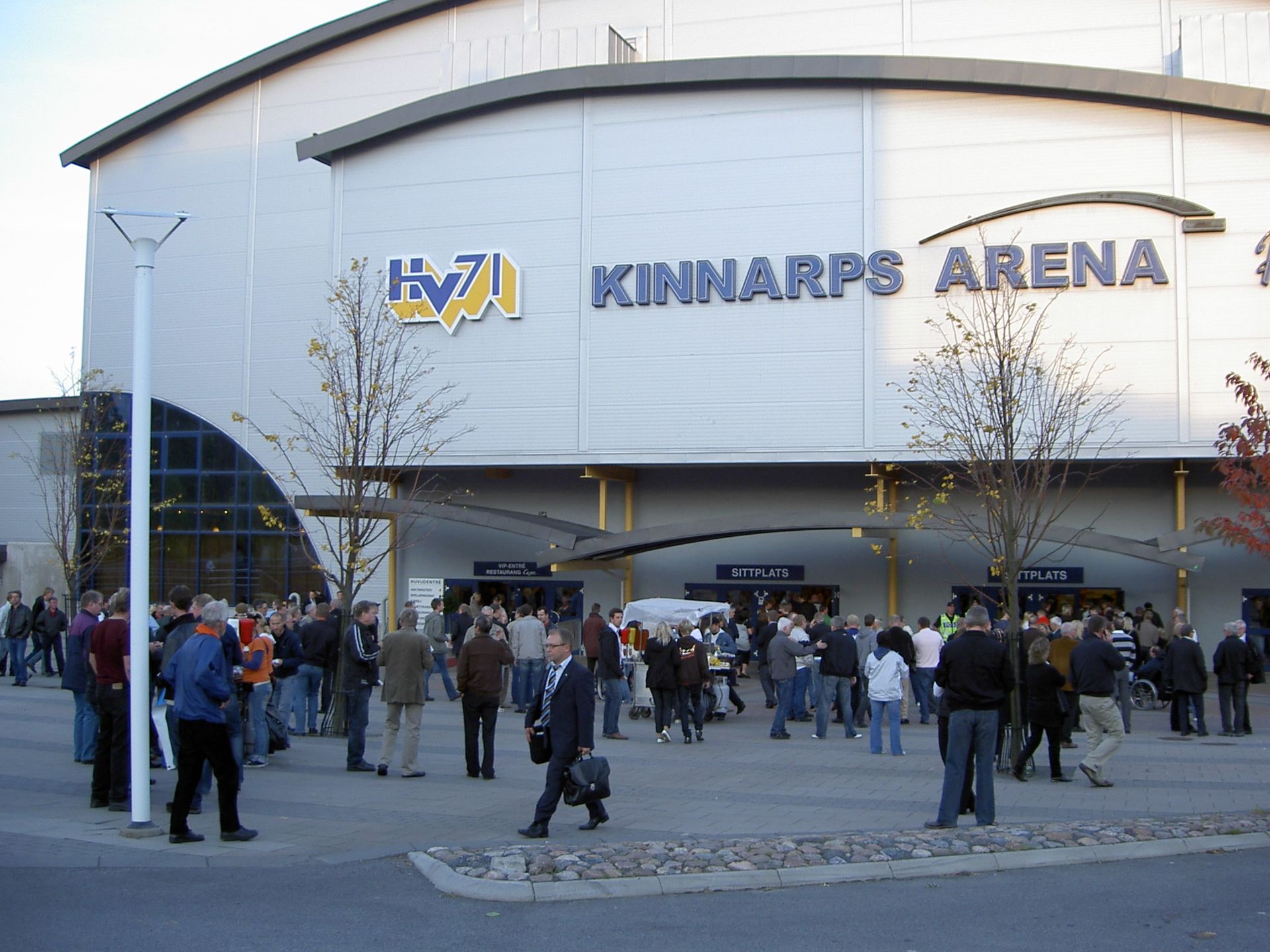 Kinnarps Arena, Jönköping, inför säsongspremiärmatchen HV71-Frölunda HC (6-5) i Elitserien i ishockey.