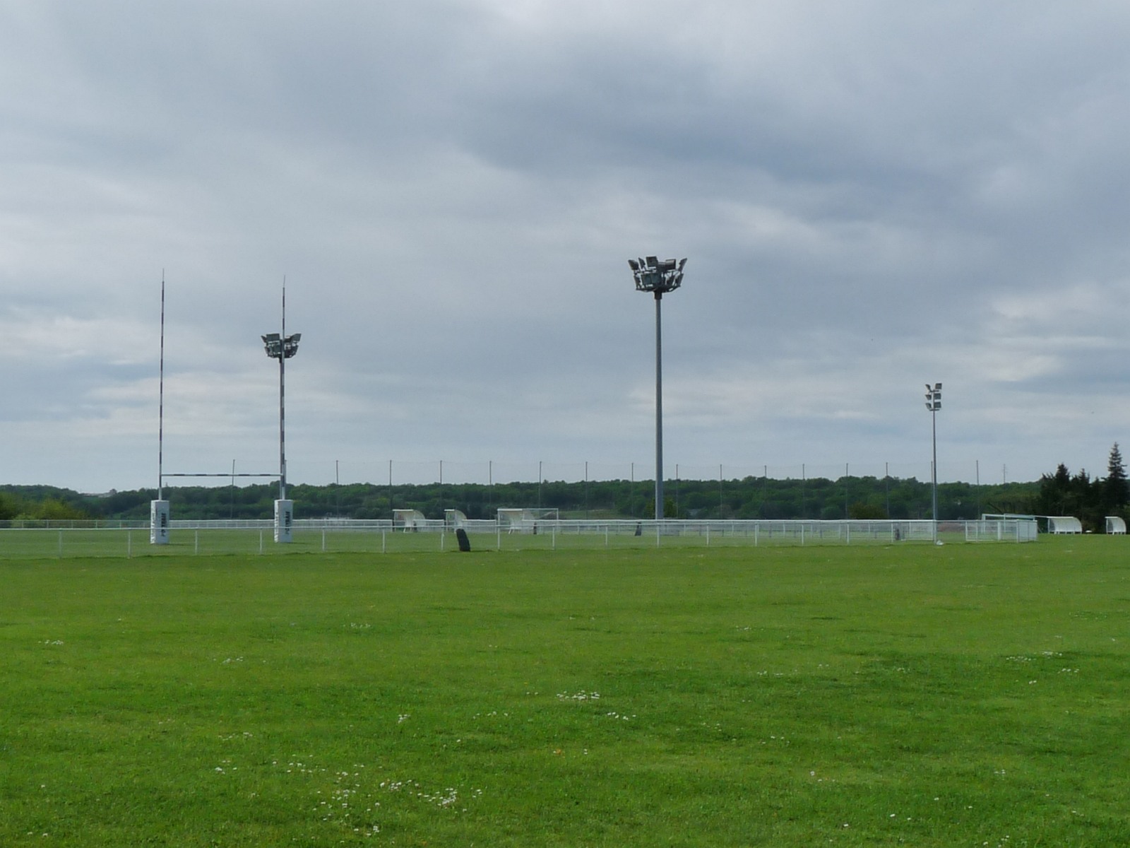 Stade d'entraînement foot/rugby près des stades Lebon et Chanzy, Soyaux, Charente, France