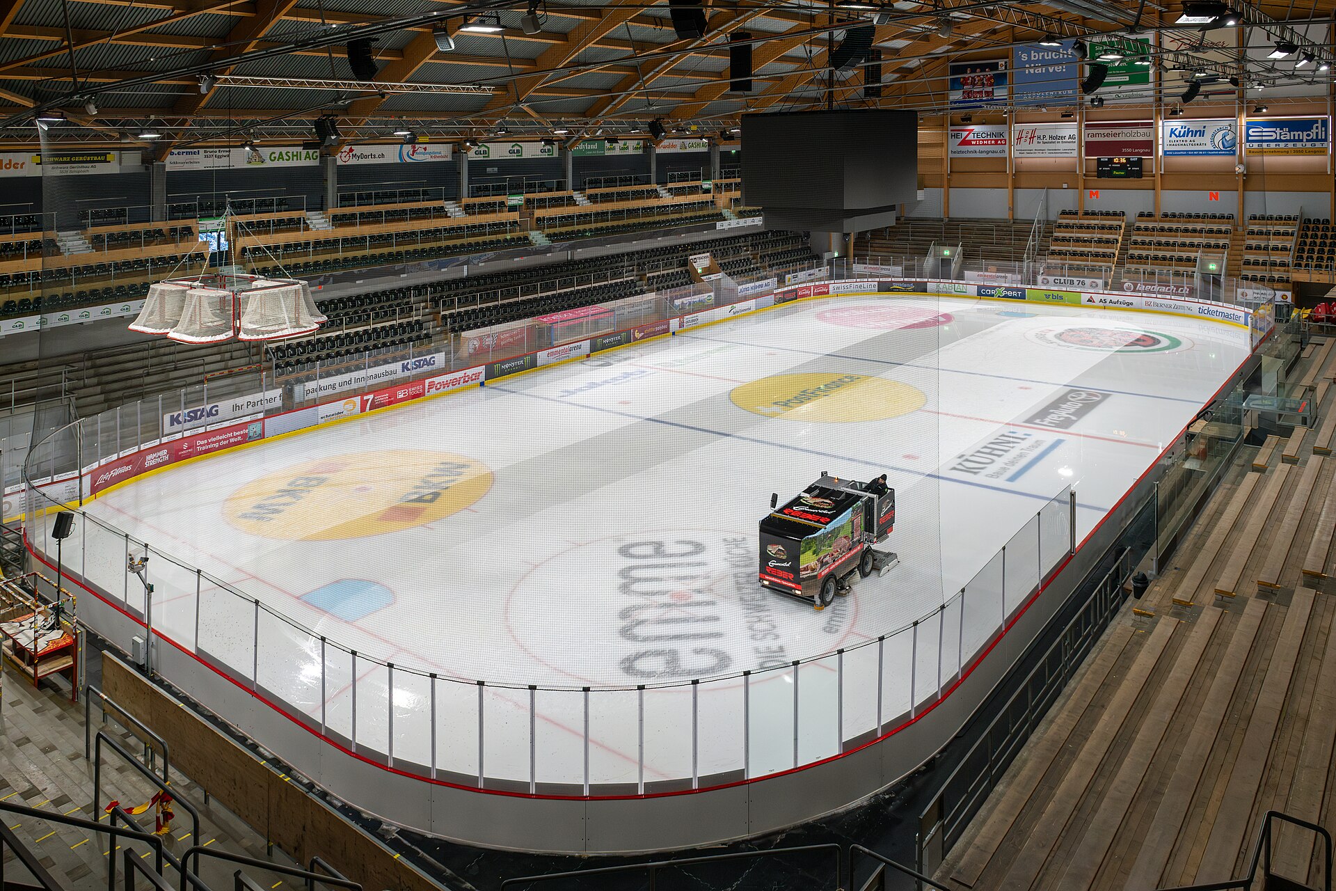 Ilfishalle (officially ‘emmental versicherung arena’): Interior view
