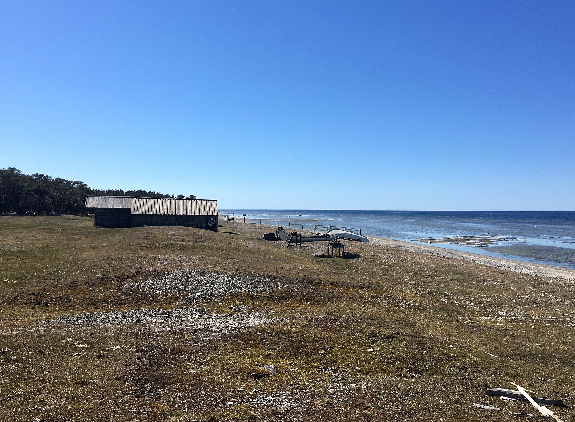 Fiskeläget Norrstad, RAÄ-nr Hall 69:1 / L1977:7758. Yttre, västra delen med utgrävda länningar i strandvallen.
