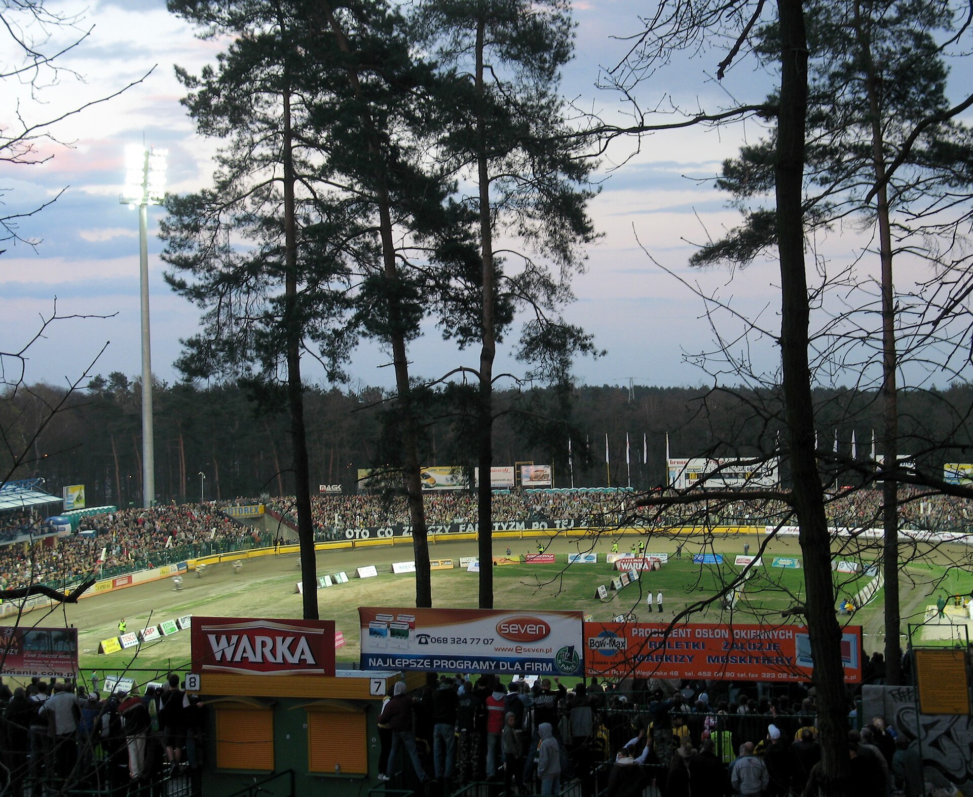 Stadion Żużlowy w Zielonej Górze. Spotkanie klubów z Zielonej Góry i Gorzowa