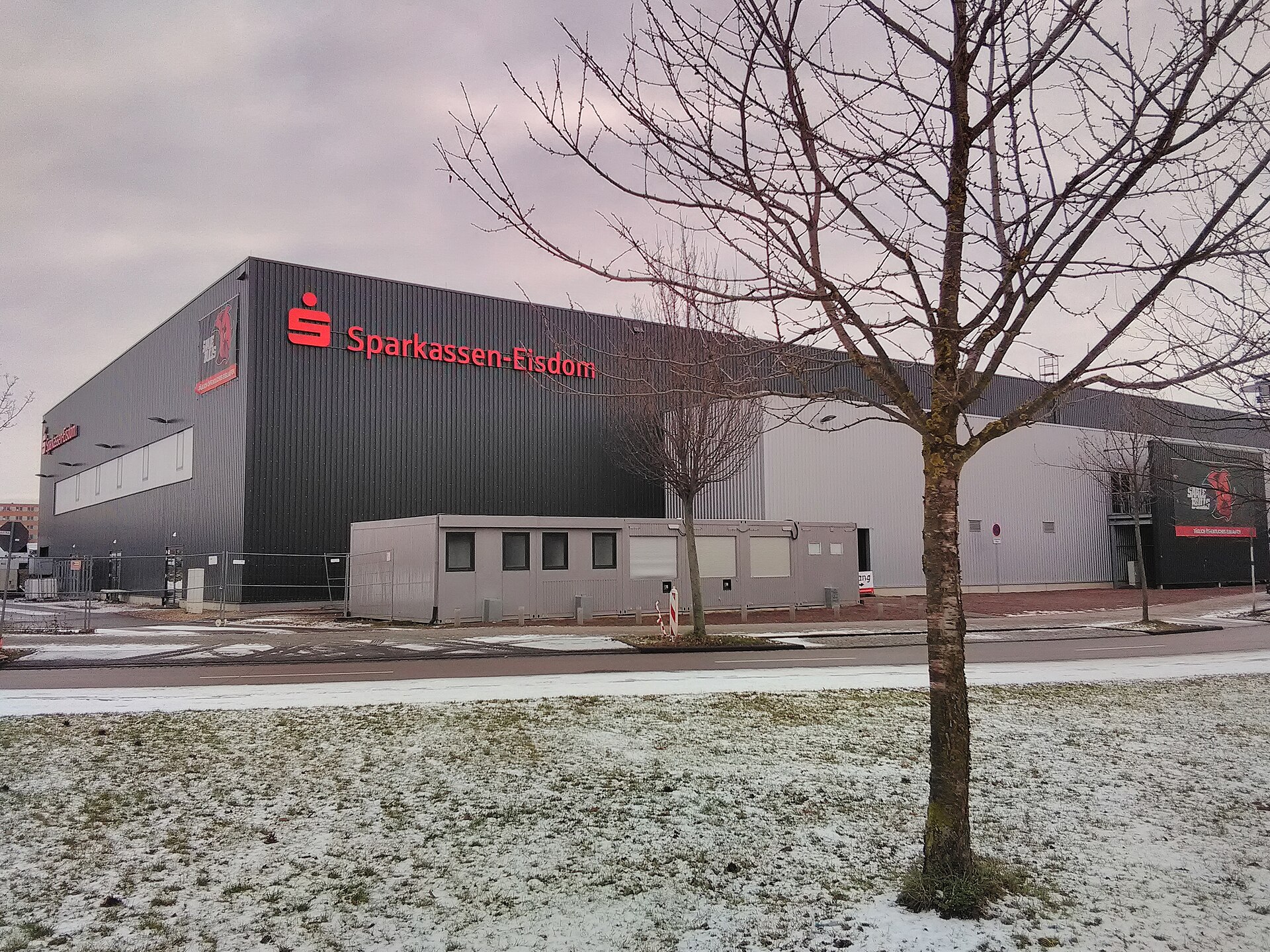 Der Sparkassen-Eisdom an der Begonienstraße in Halle (Saale) - Spielstätte des MEC Halle 04
