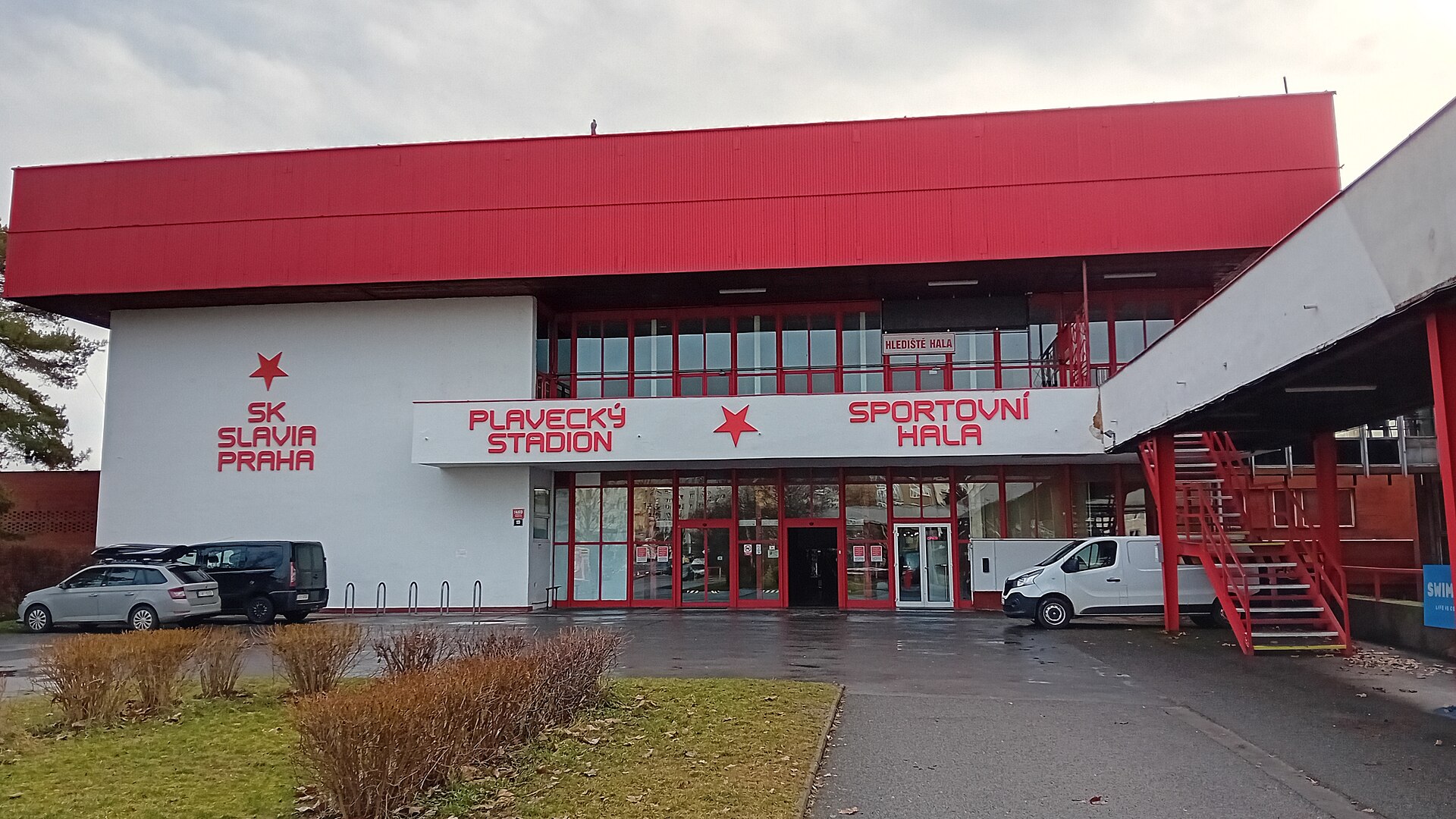 Praha, plavecký stadion Eden v únoru 2024
